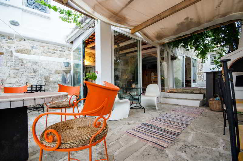 Pervola Hotel