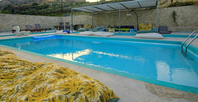 Pervola Hotel