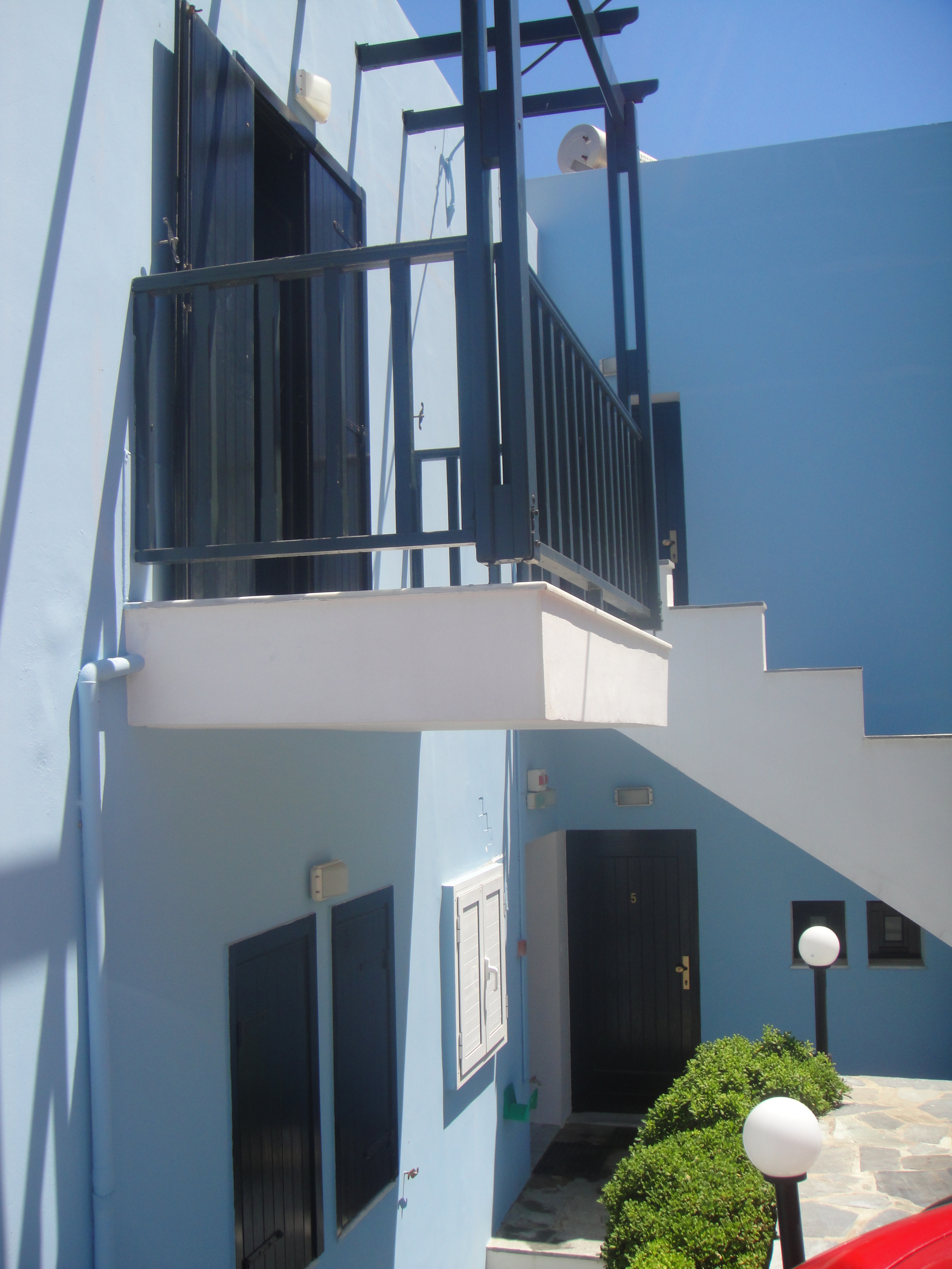 Minos Apartments & Studios