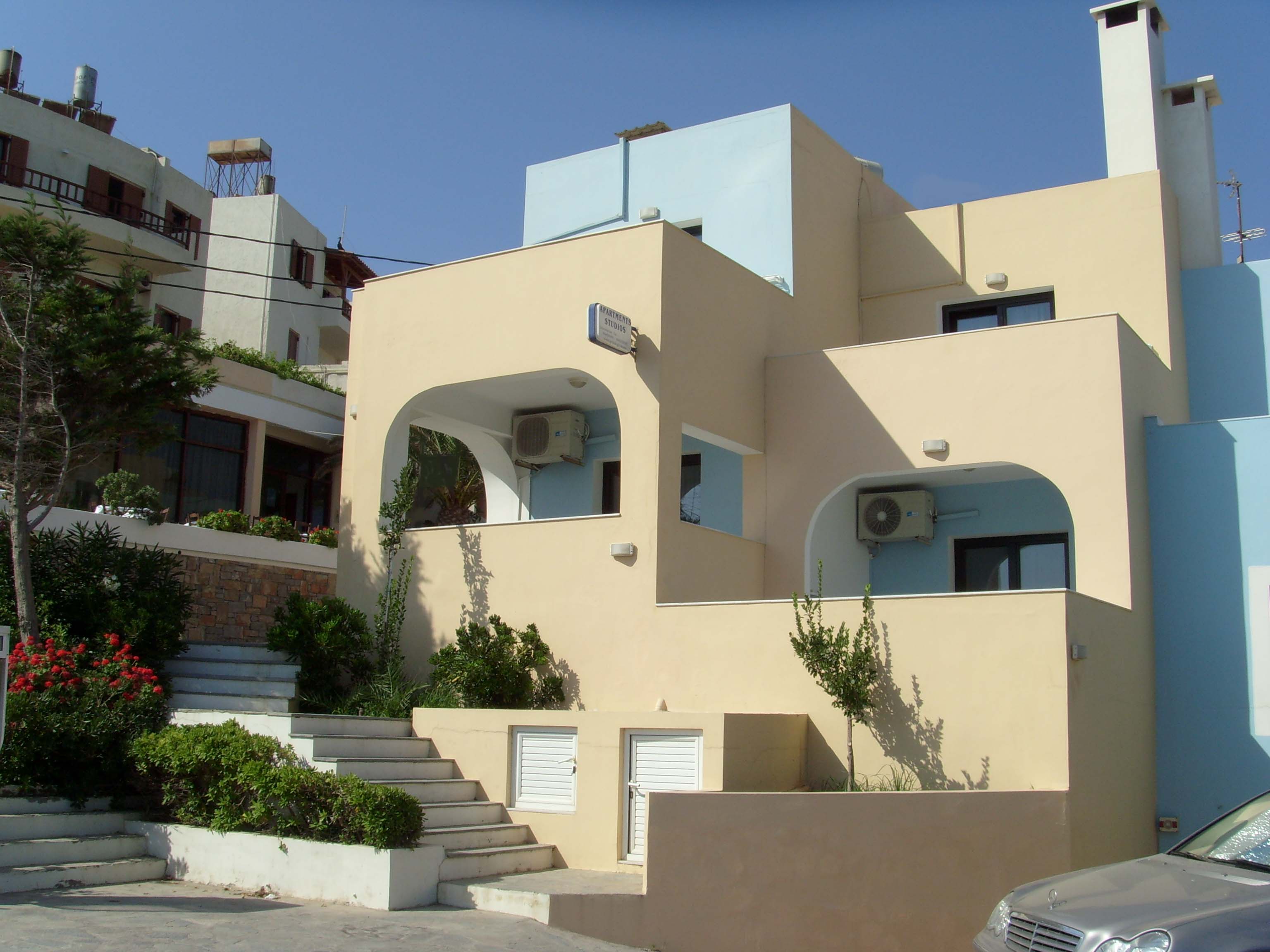 Minos Apartments & Studios