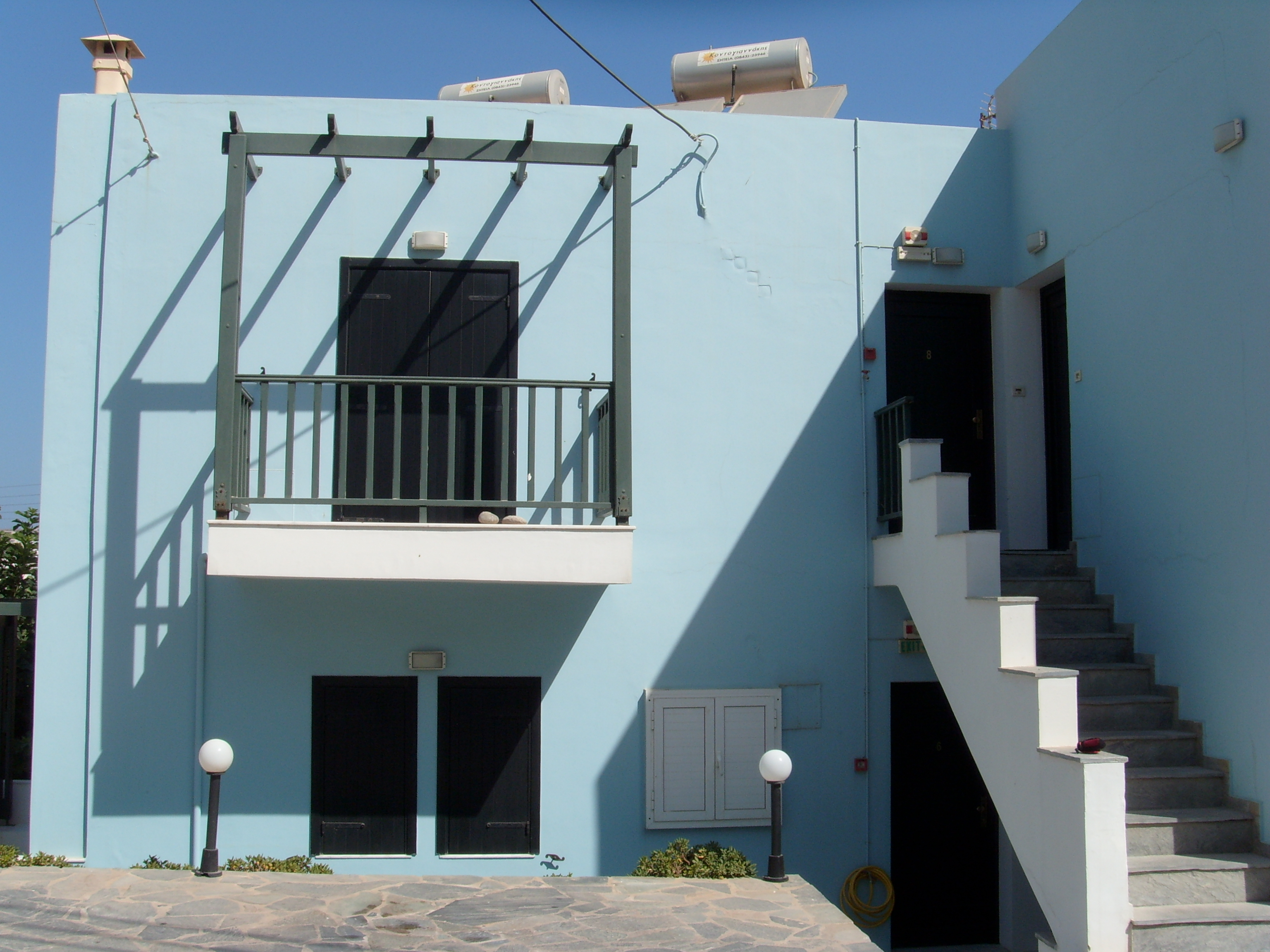 Minos Apartments & Studios