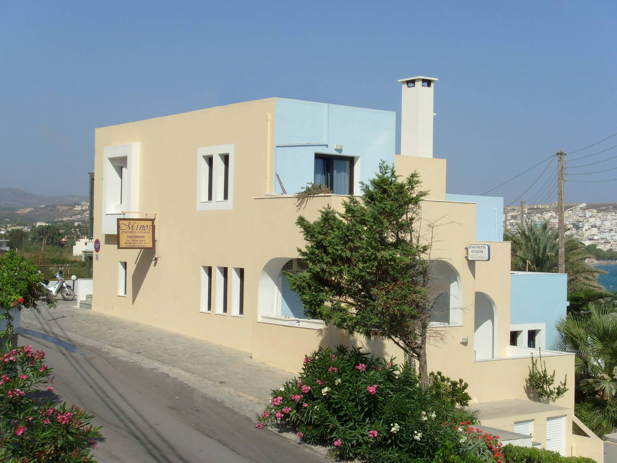 Minos Apartments & Studios