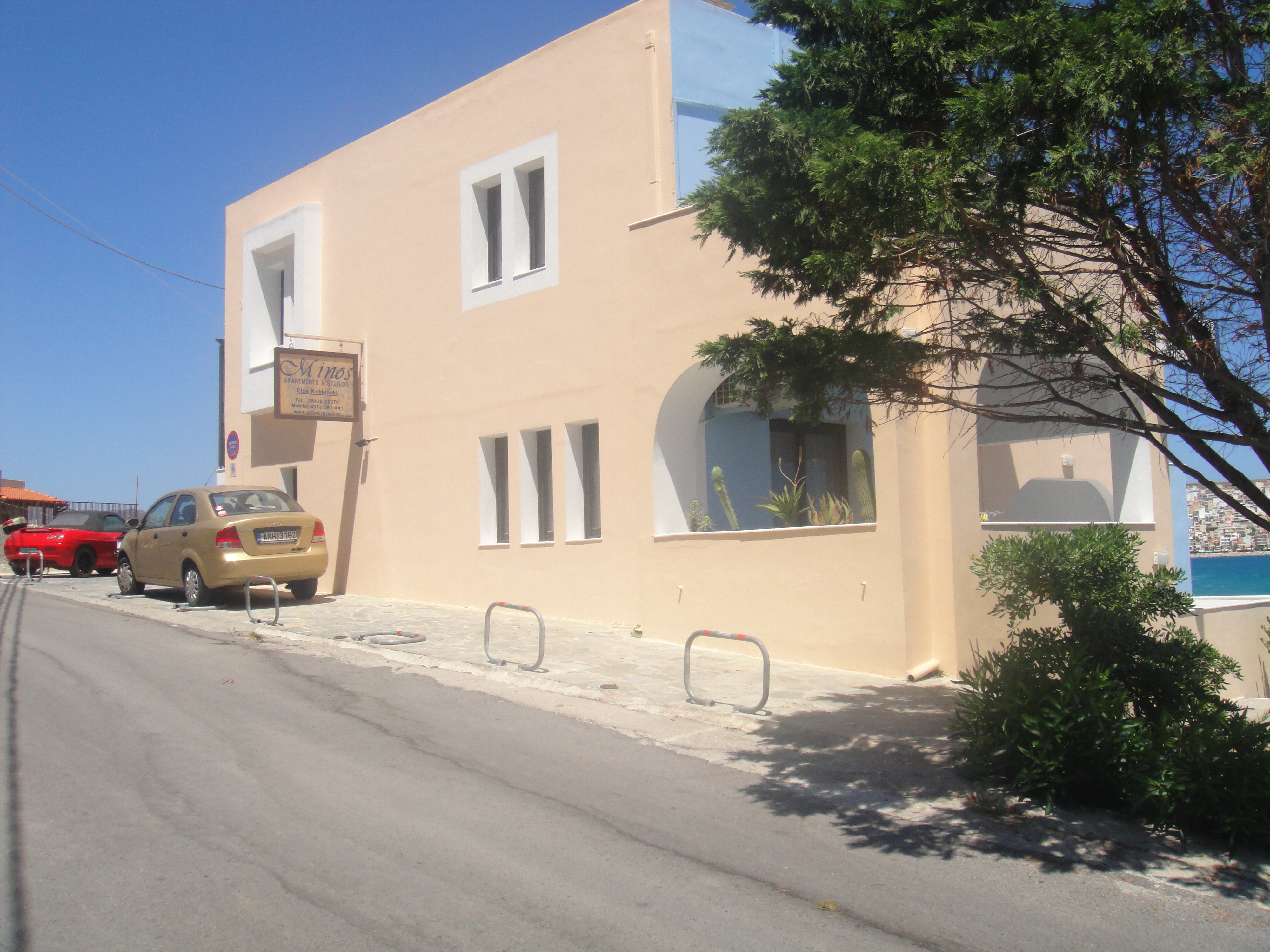 Minos Apartments & Studios
