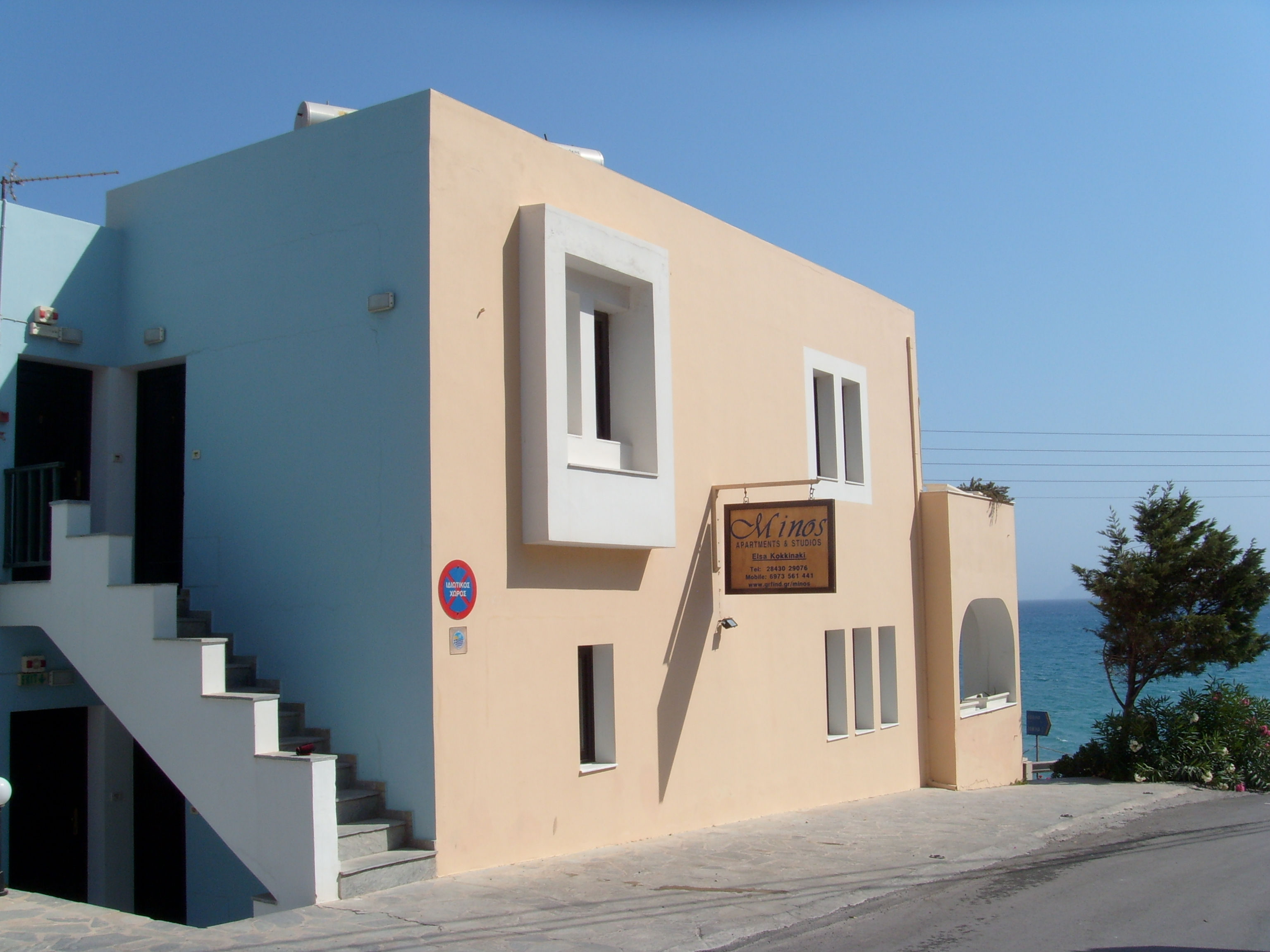 Minos Apartments & Studios