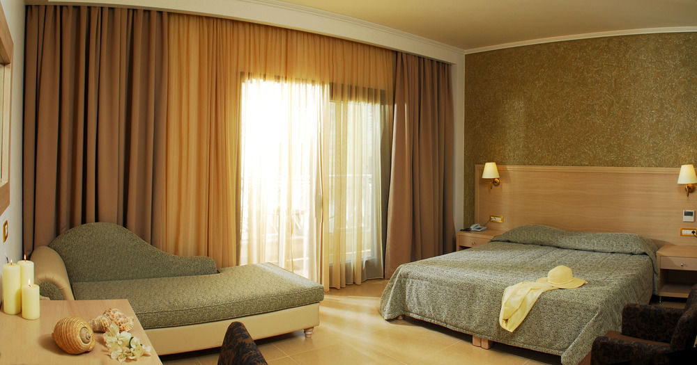 Cactus Royal Spa & Resort