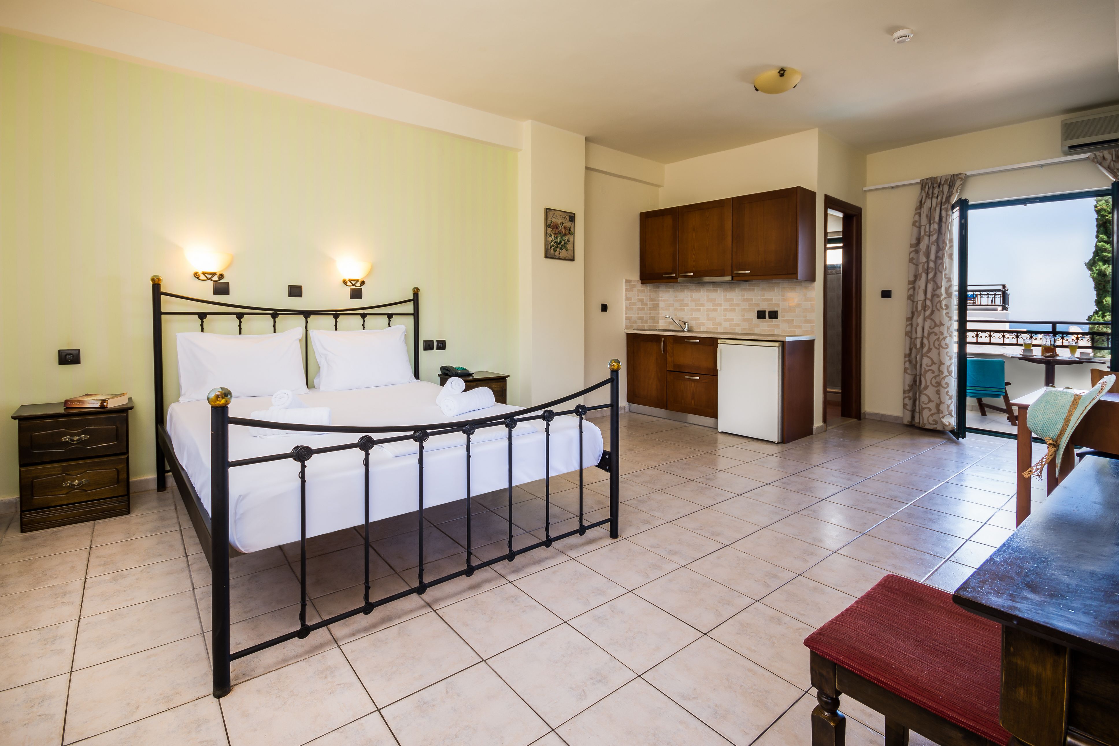 Dias Hotel & Apartments