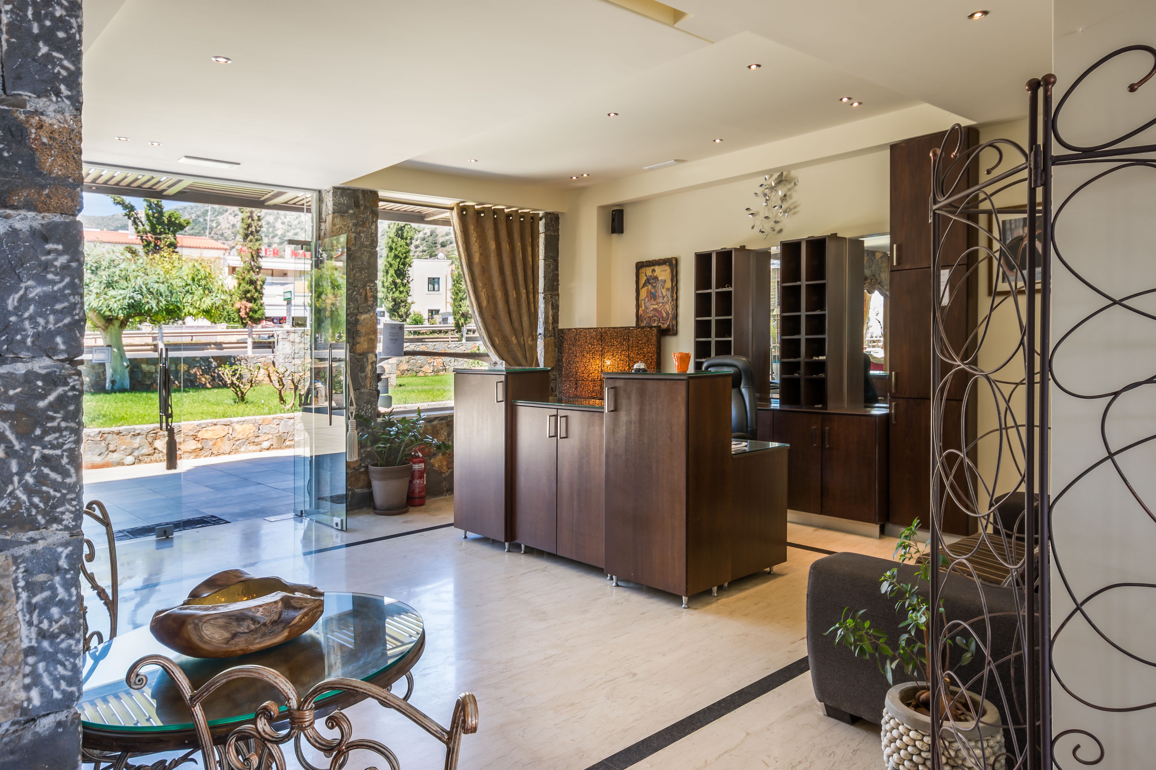 Dias Hotel & Apartments