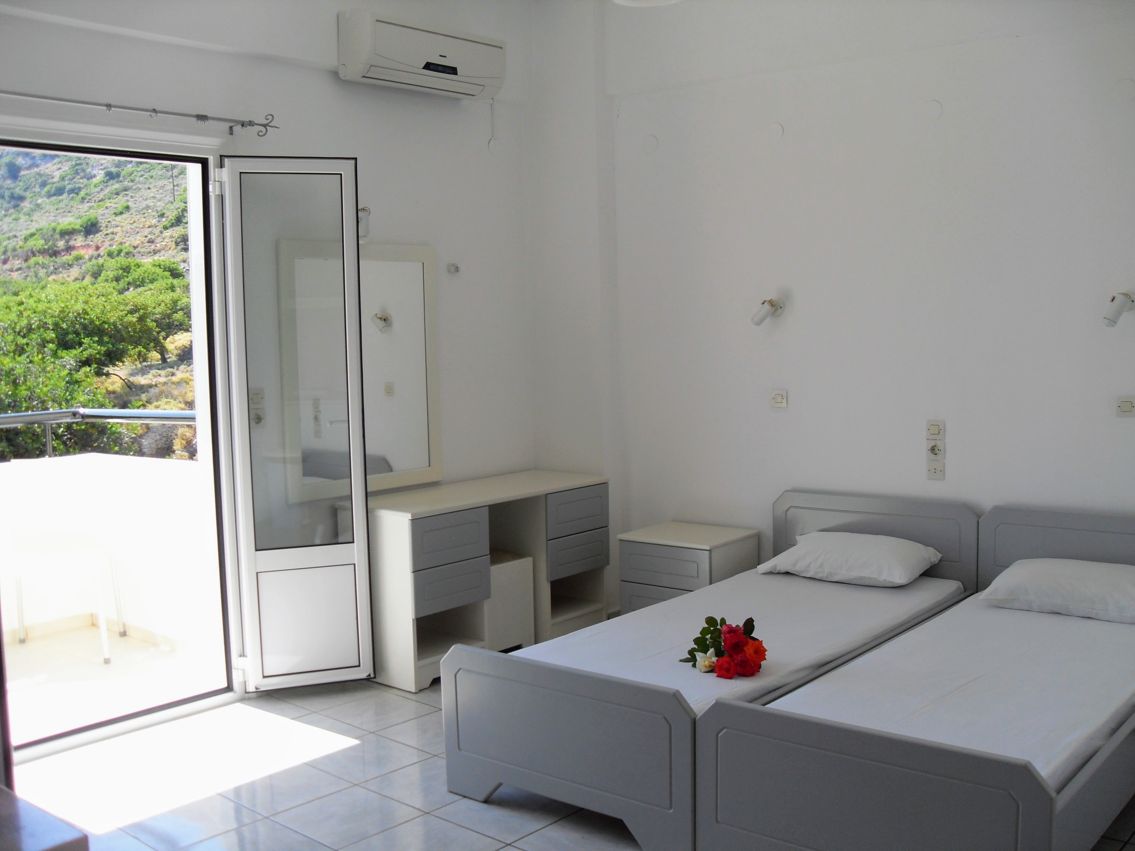 Iraklis Apartments