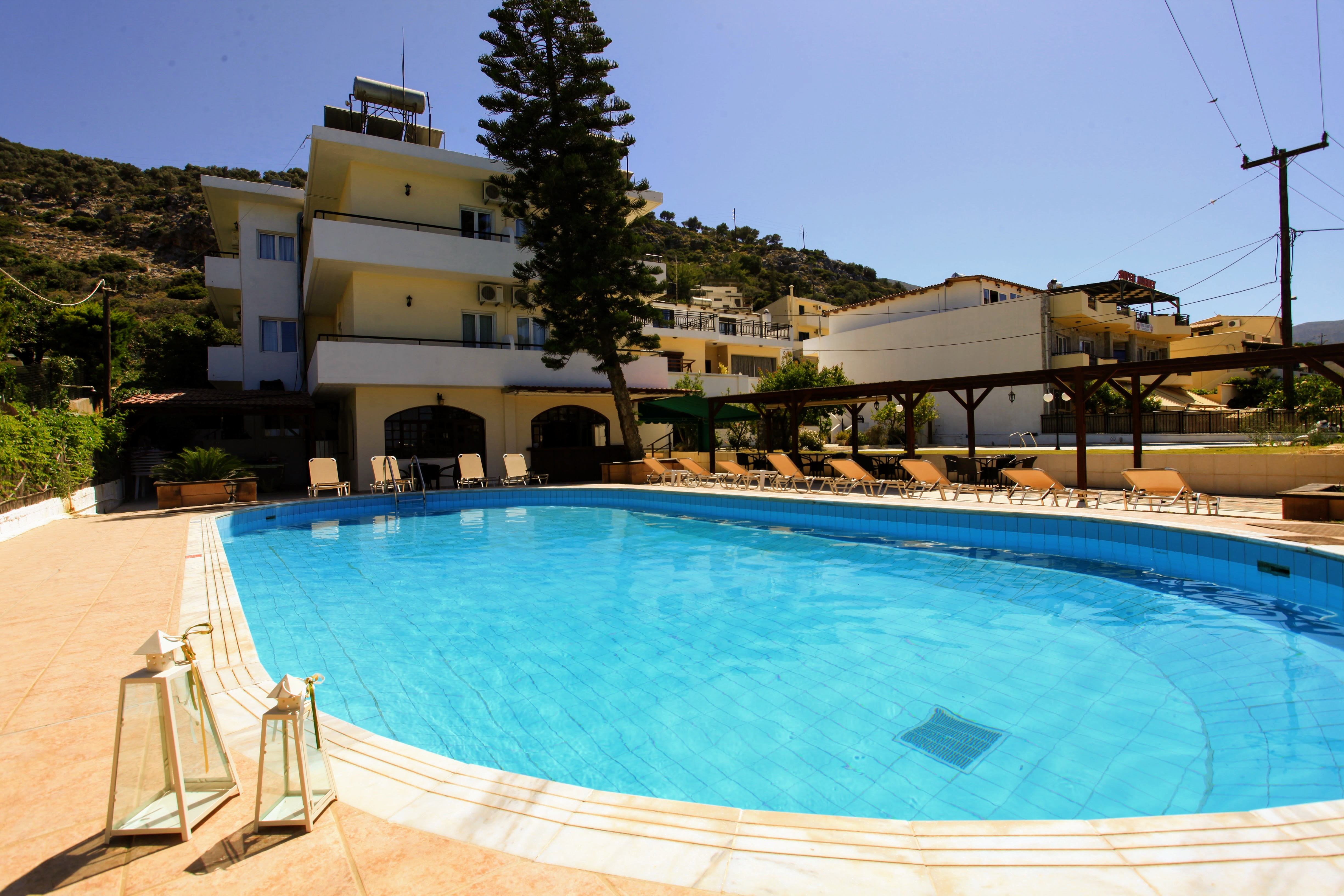 Iraklis Apartments