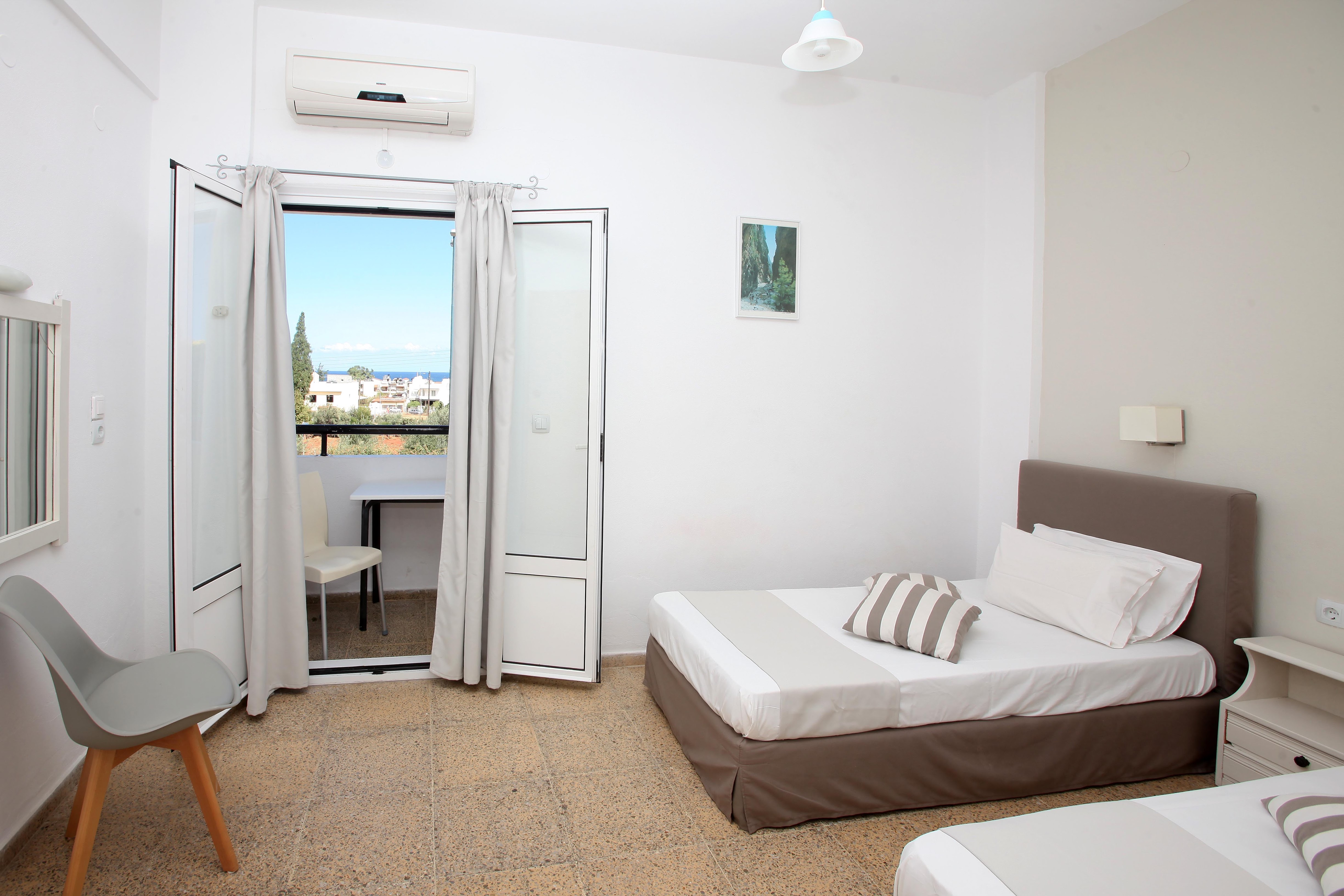 Iraklis Apartments