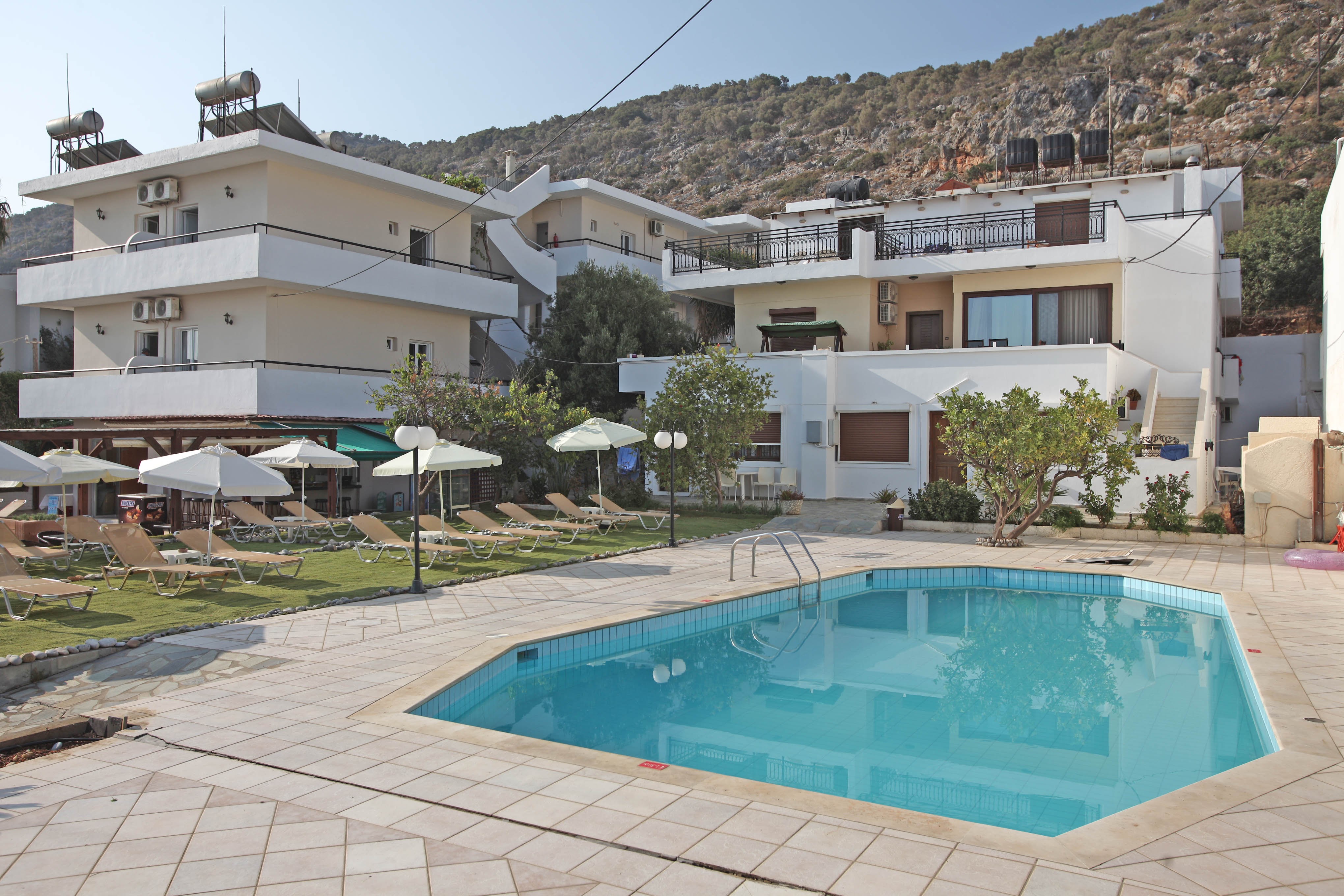Iraklis Apartments