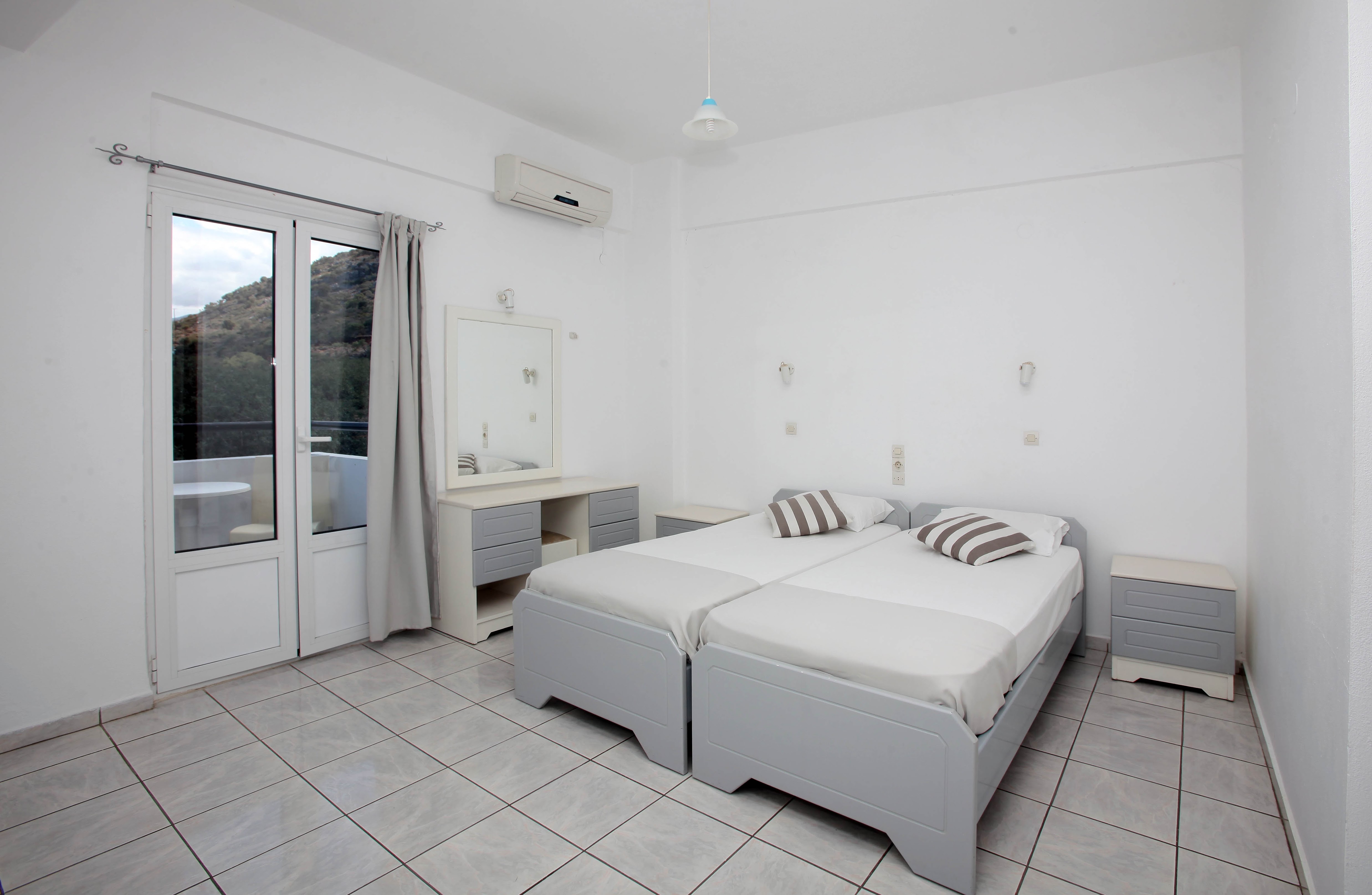Iraklis Apartments