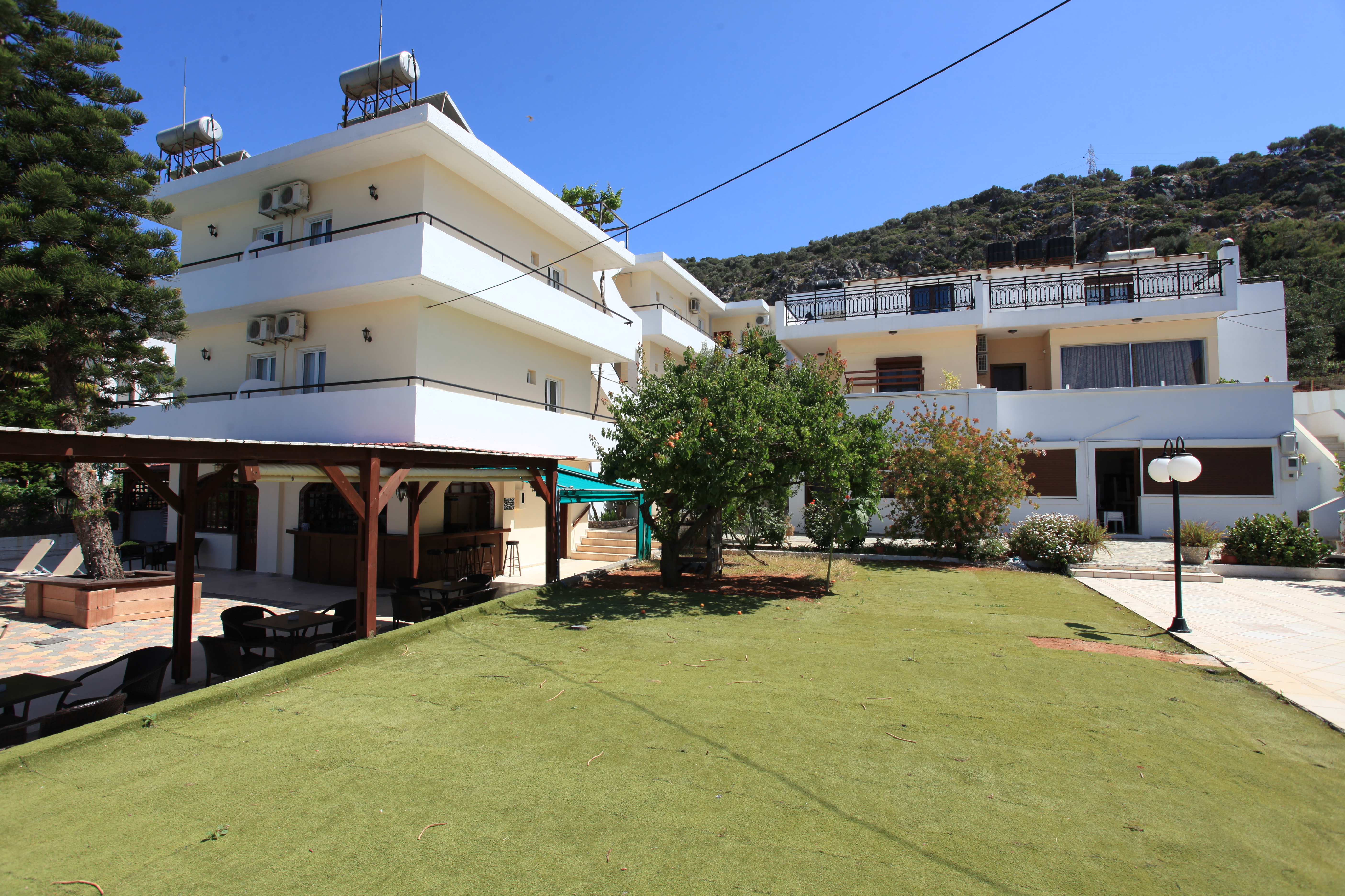 Iraklis Apartments