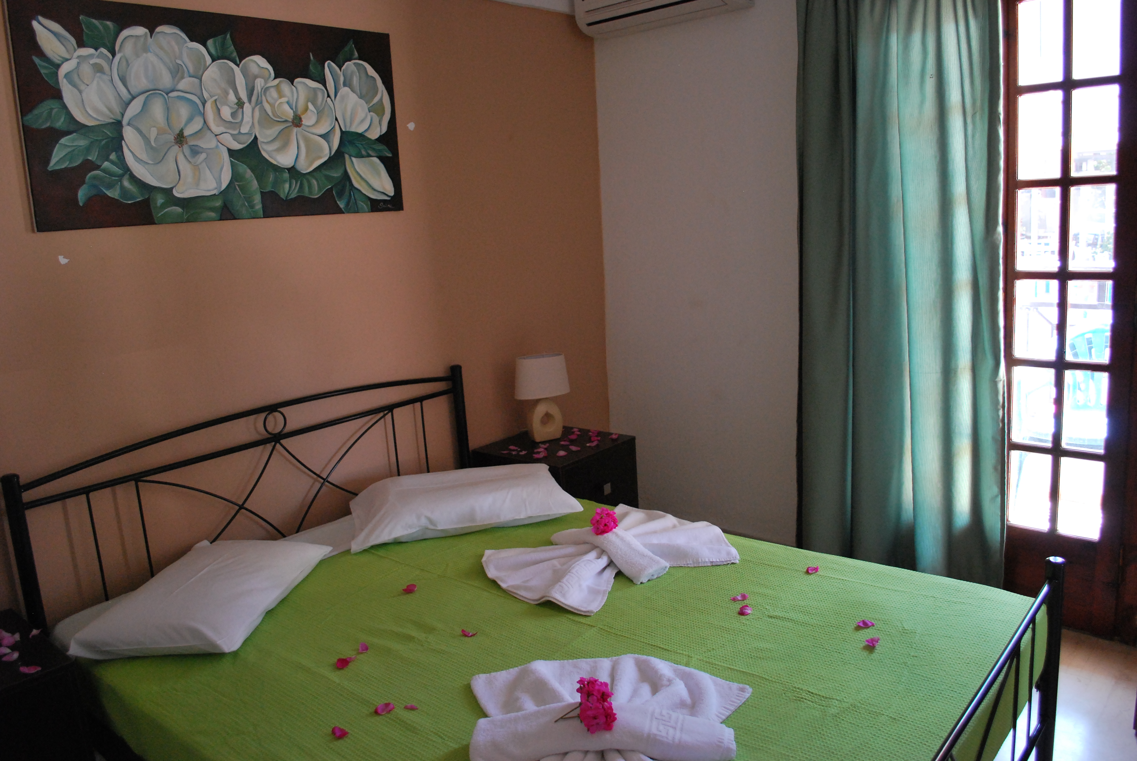 Koula Studios & Apartments