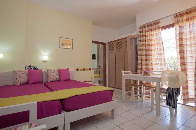 Latania Studios & Apartments