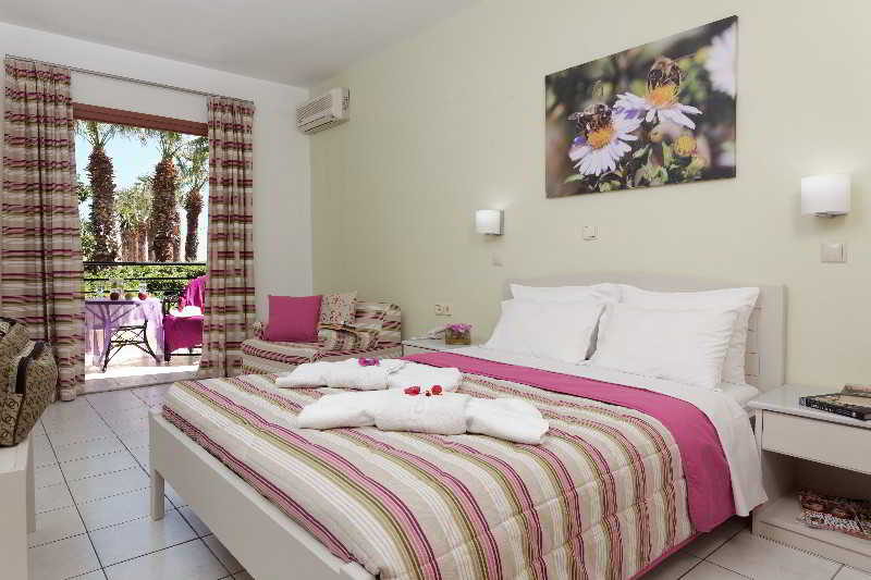 Latania Studios & Apartments