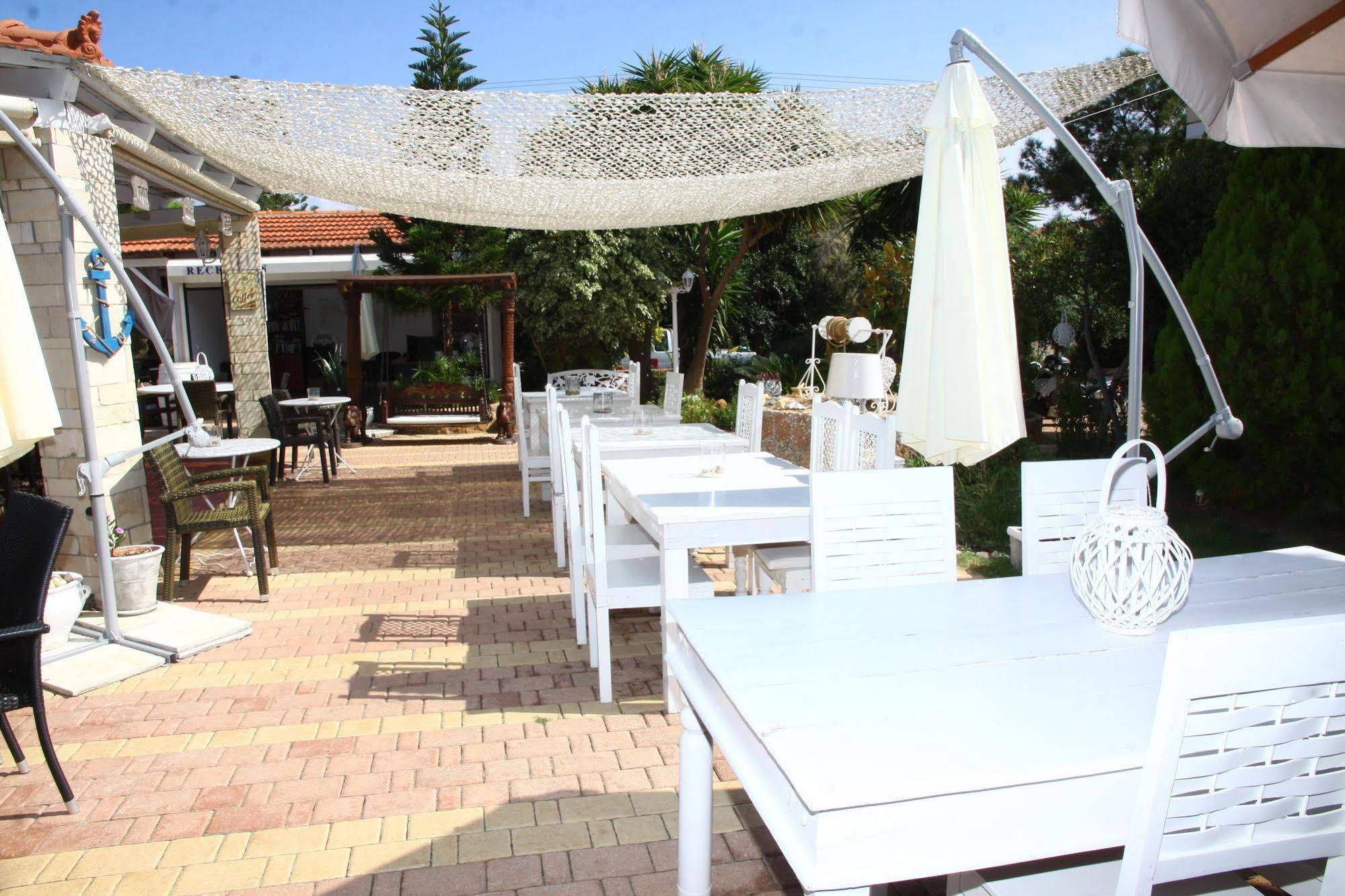 Nikos Apartments