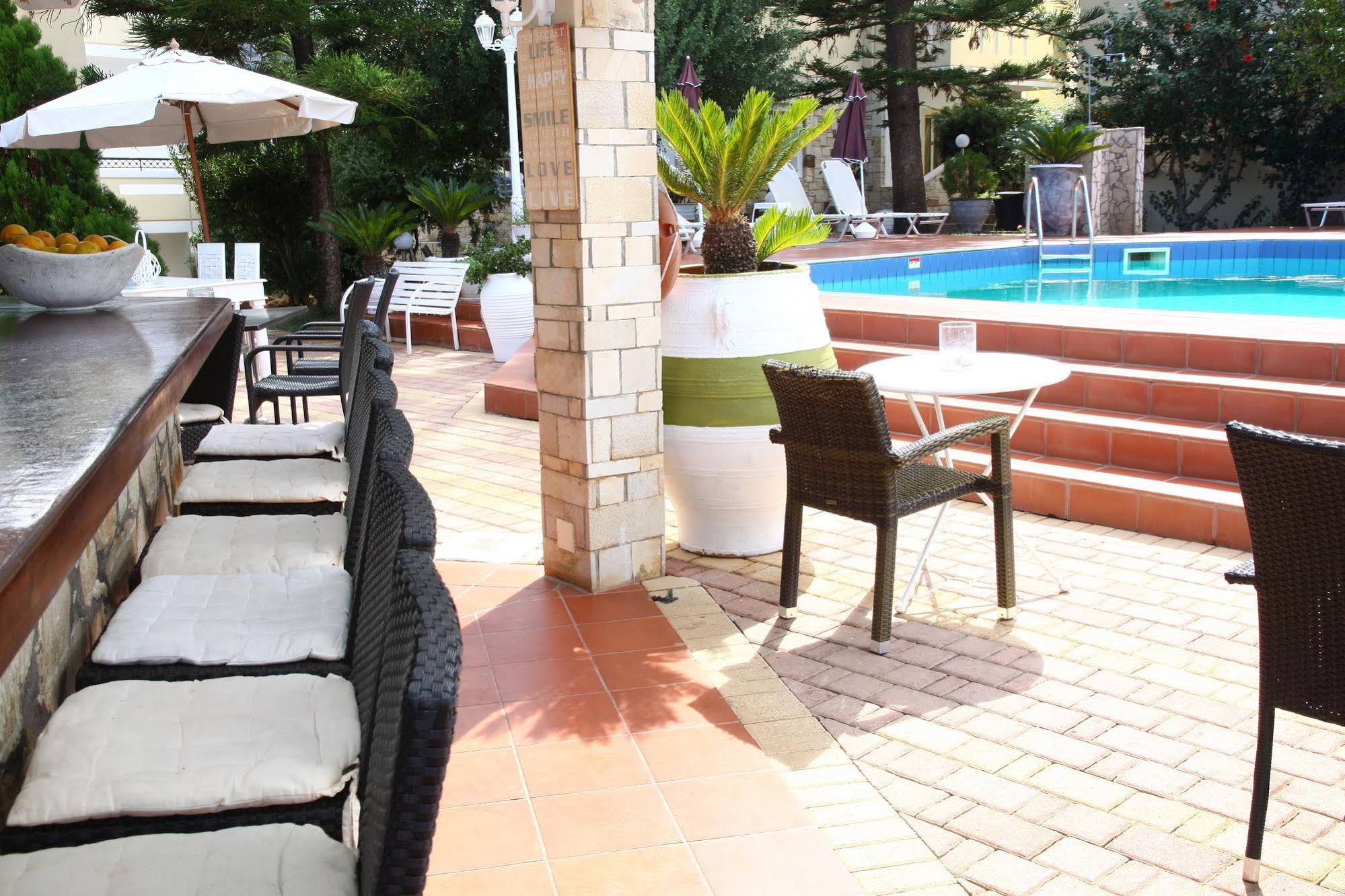 Nikos Apartments
