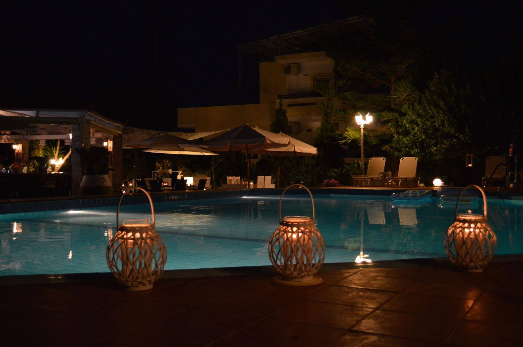 Nikos Apartments
