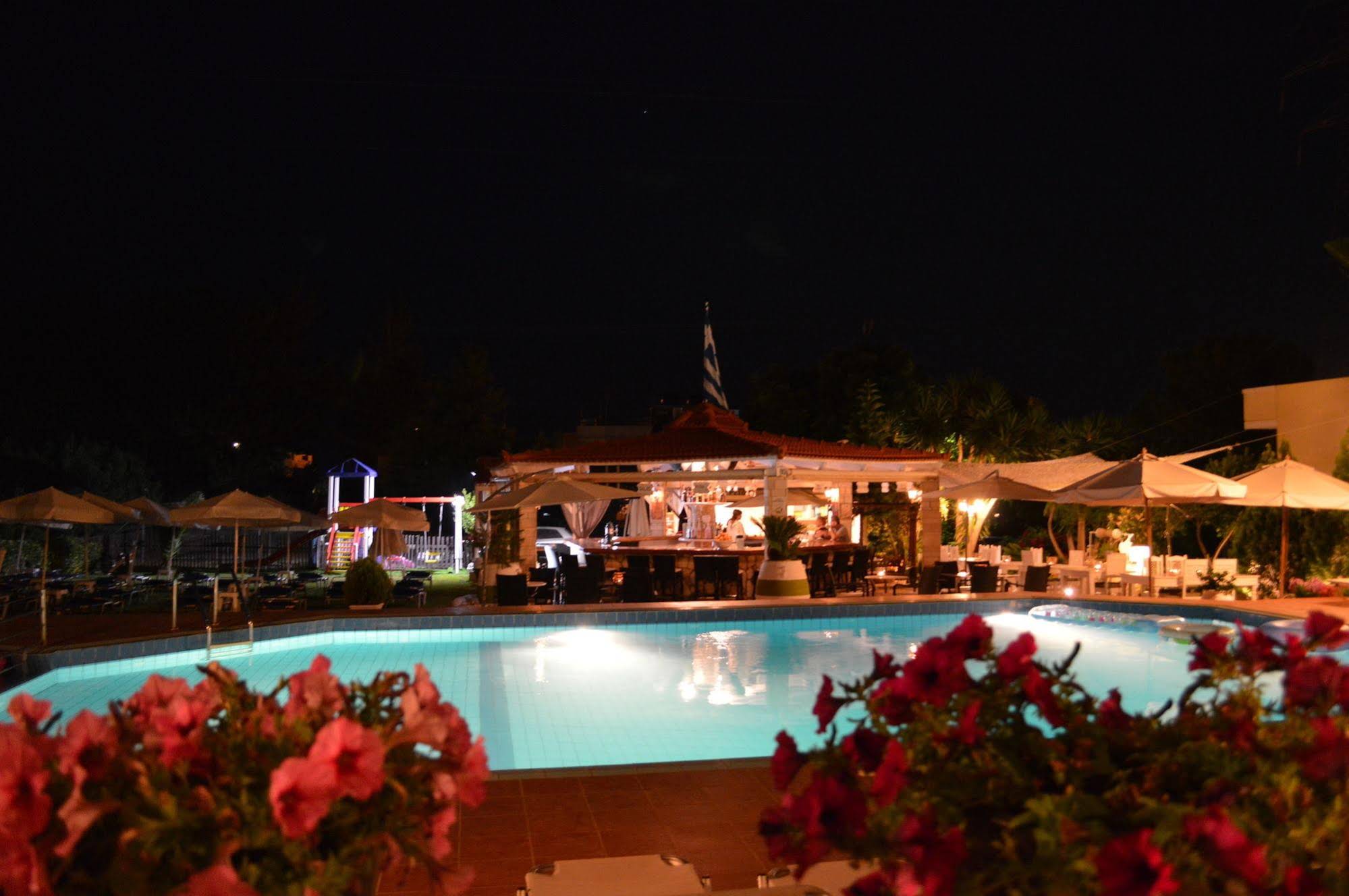 Nikos Apartments