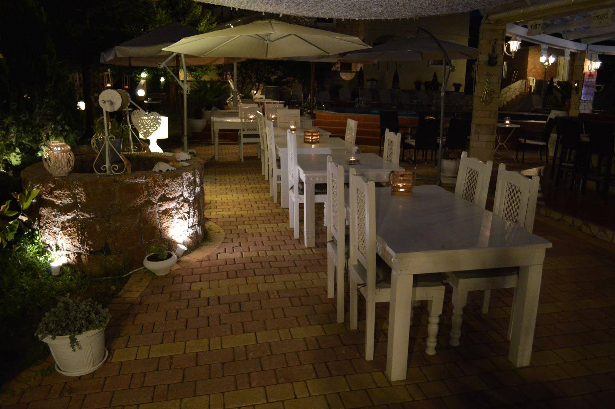 Nikos Apartments