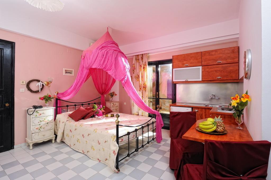Nami Hotel & Suites