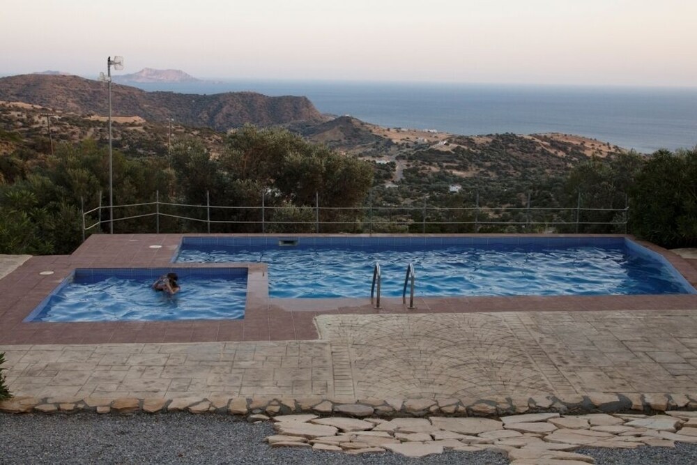 Paterakis Studios Triopetra