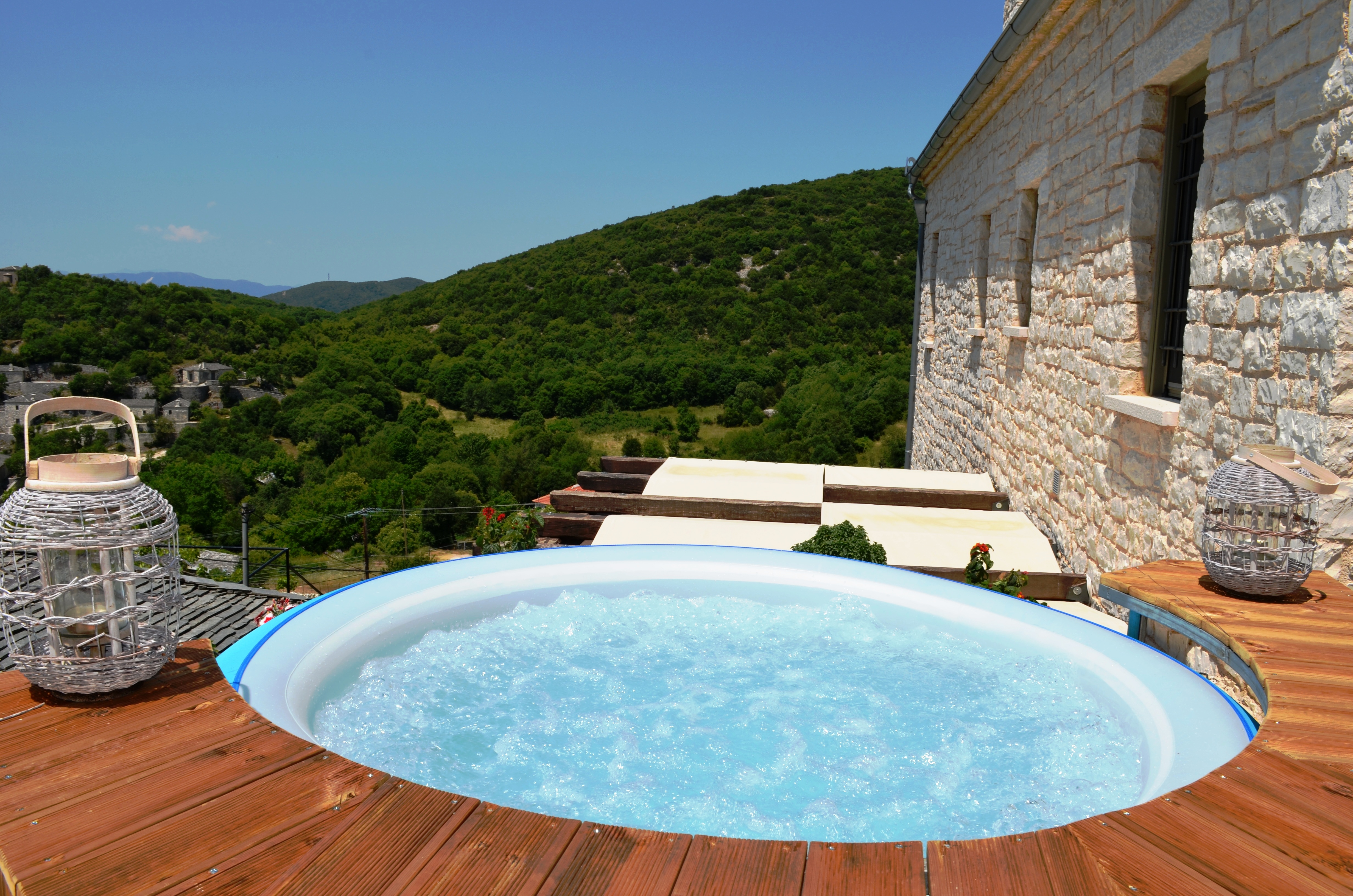 Pirrion Hotel