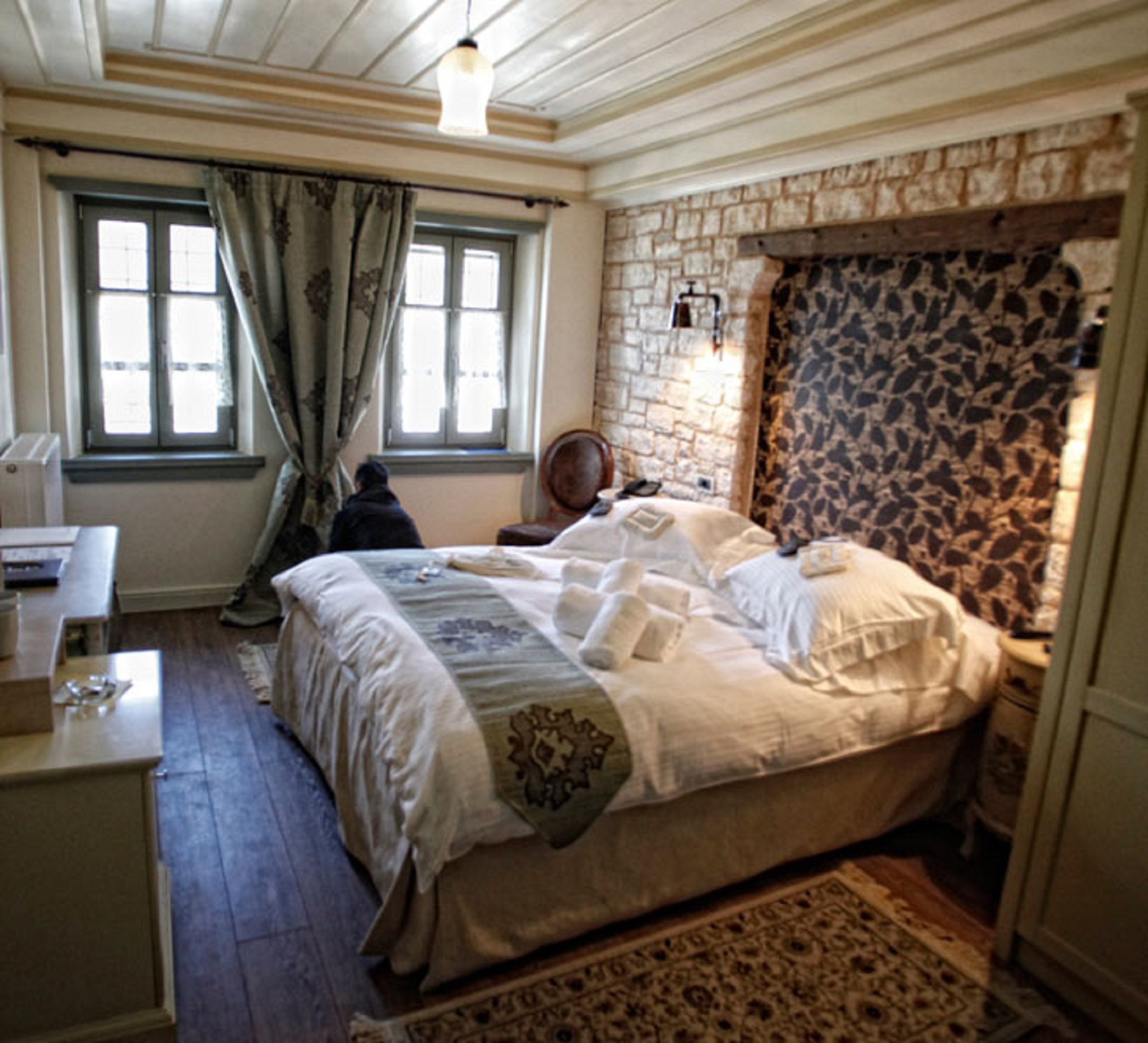 Pirrion Hotel