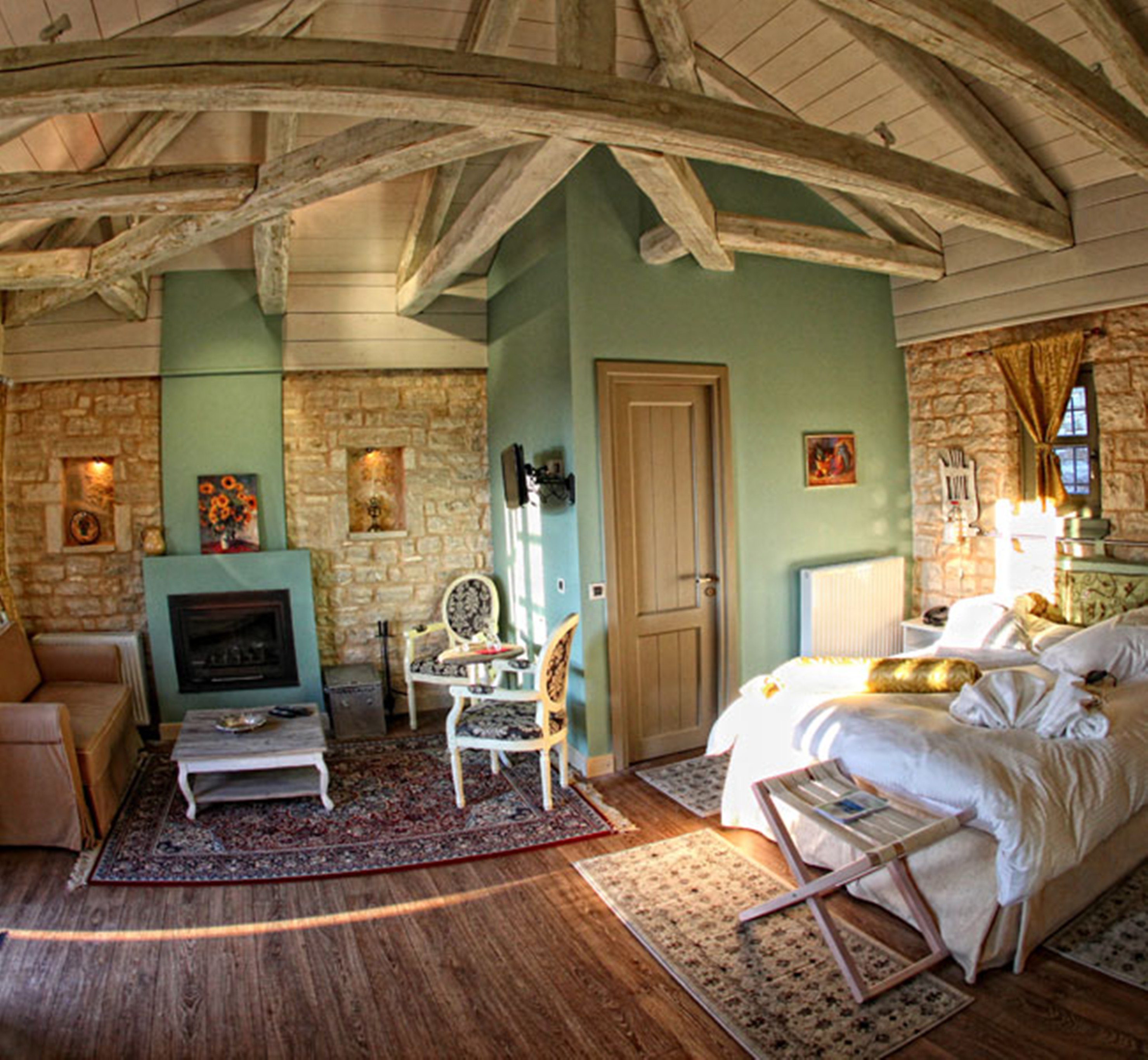 Pirrion Hotel