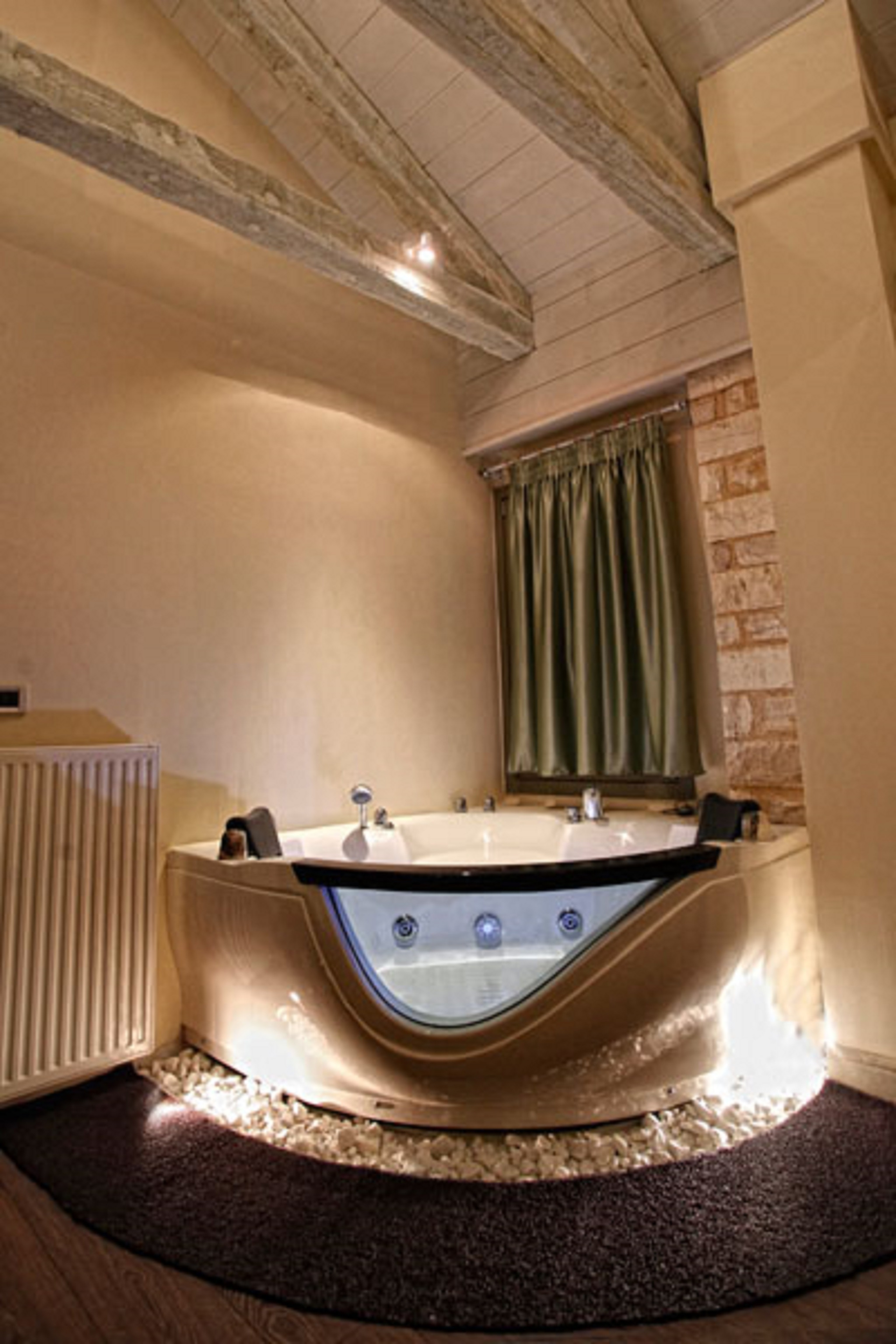 Pirrion Hotel