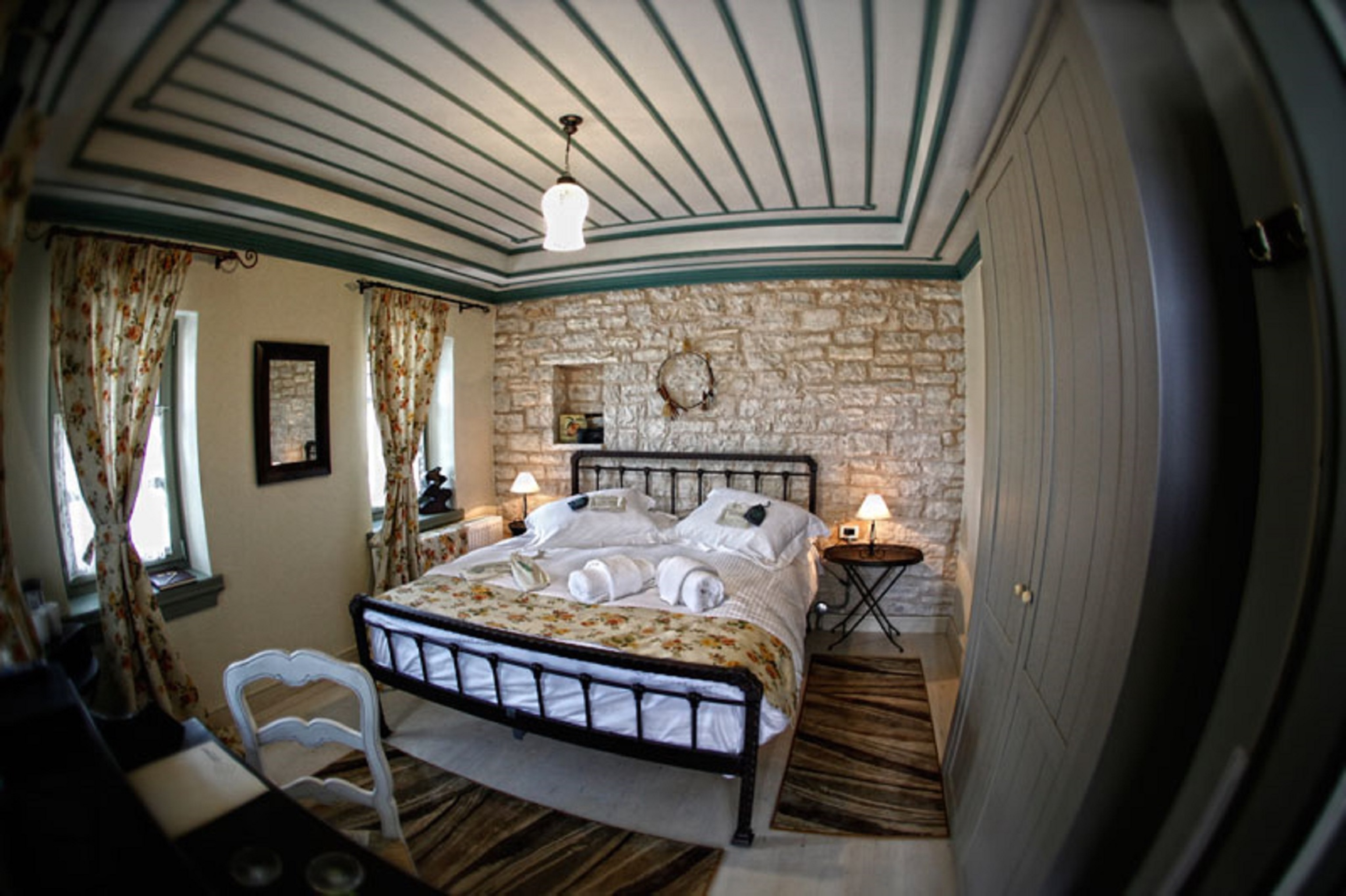 Pirrion Hotel