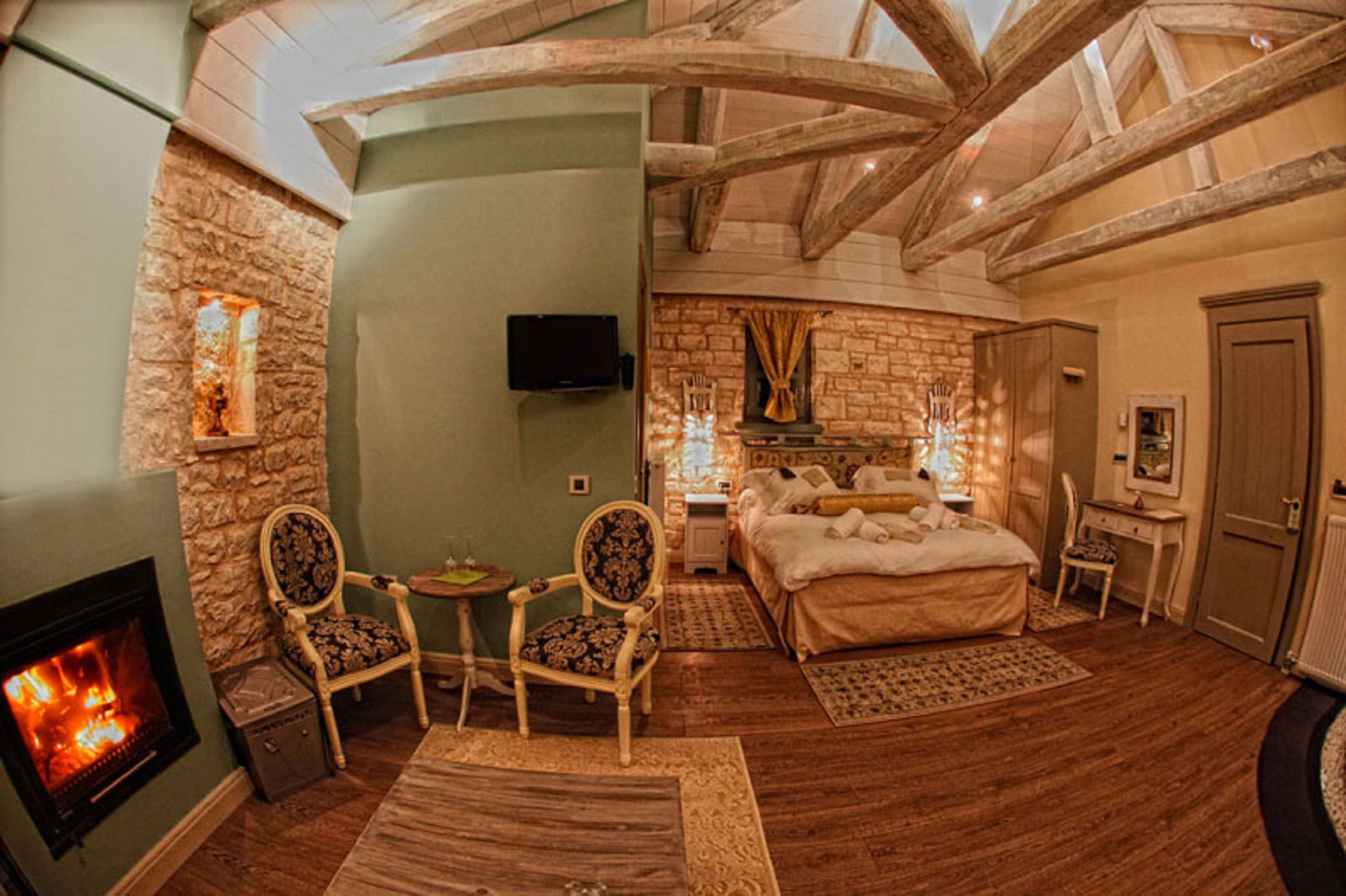 Pirrion Hotel