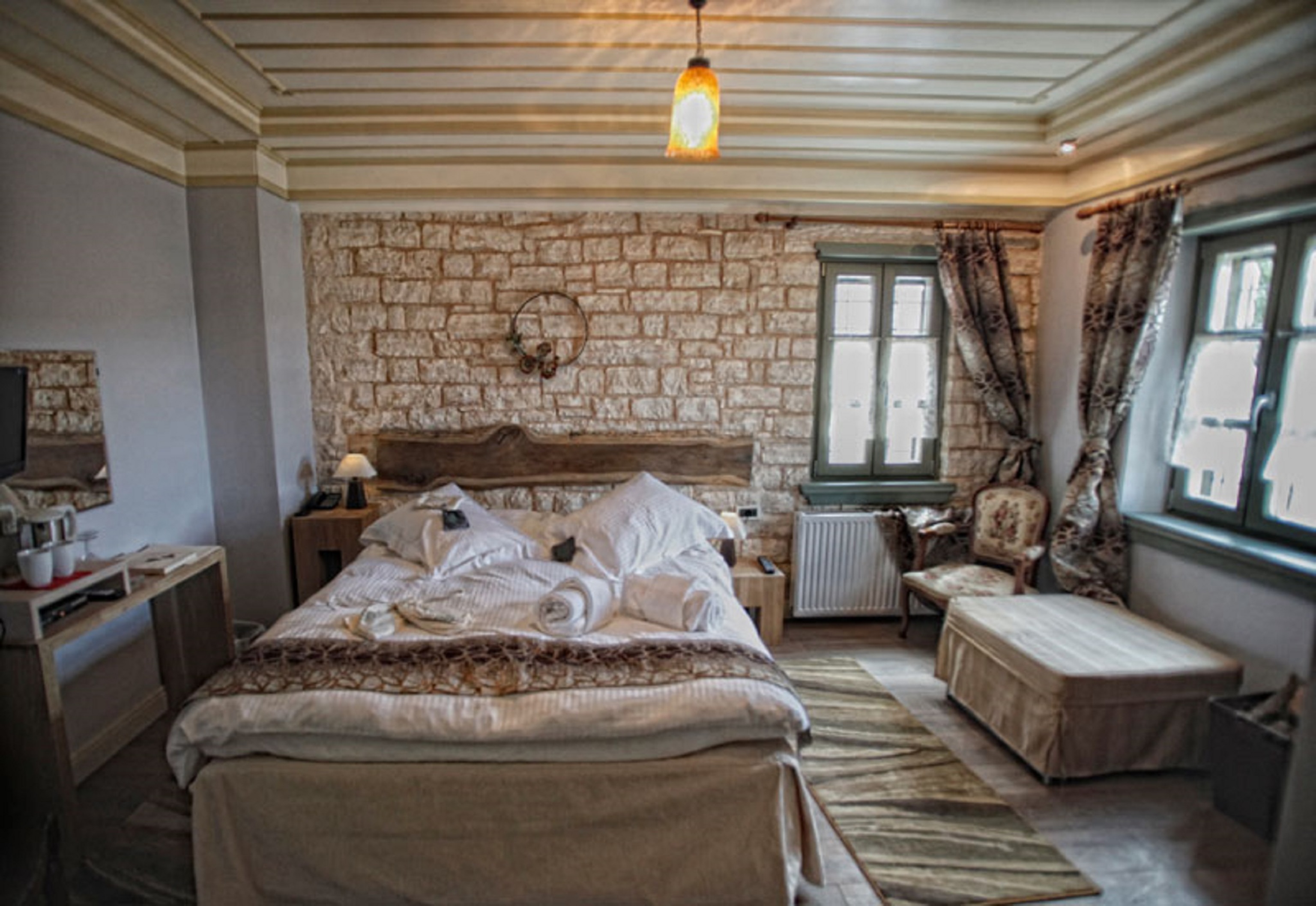 Pirrion Hotel