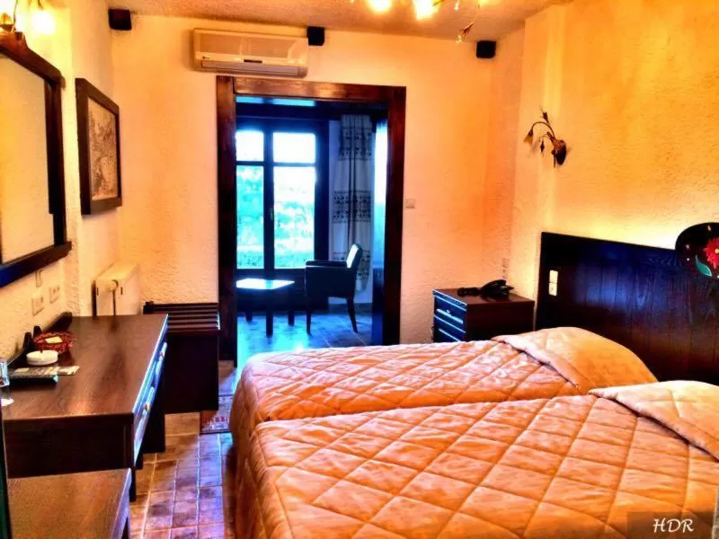Taxiarxes Hotel