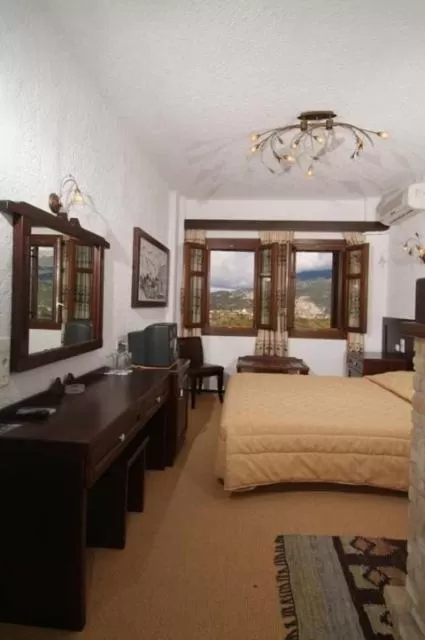 Taxiarxes Hotel