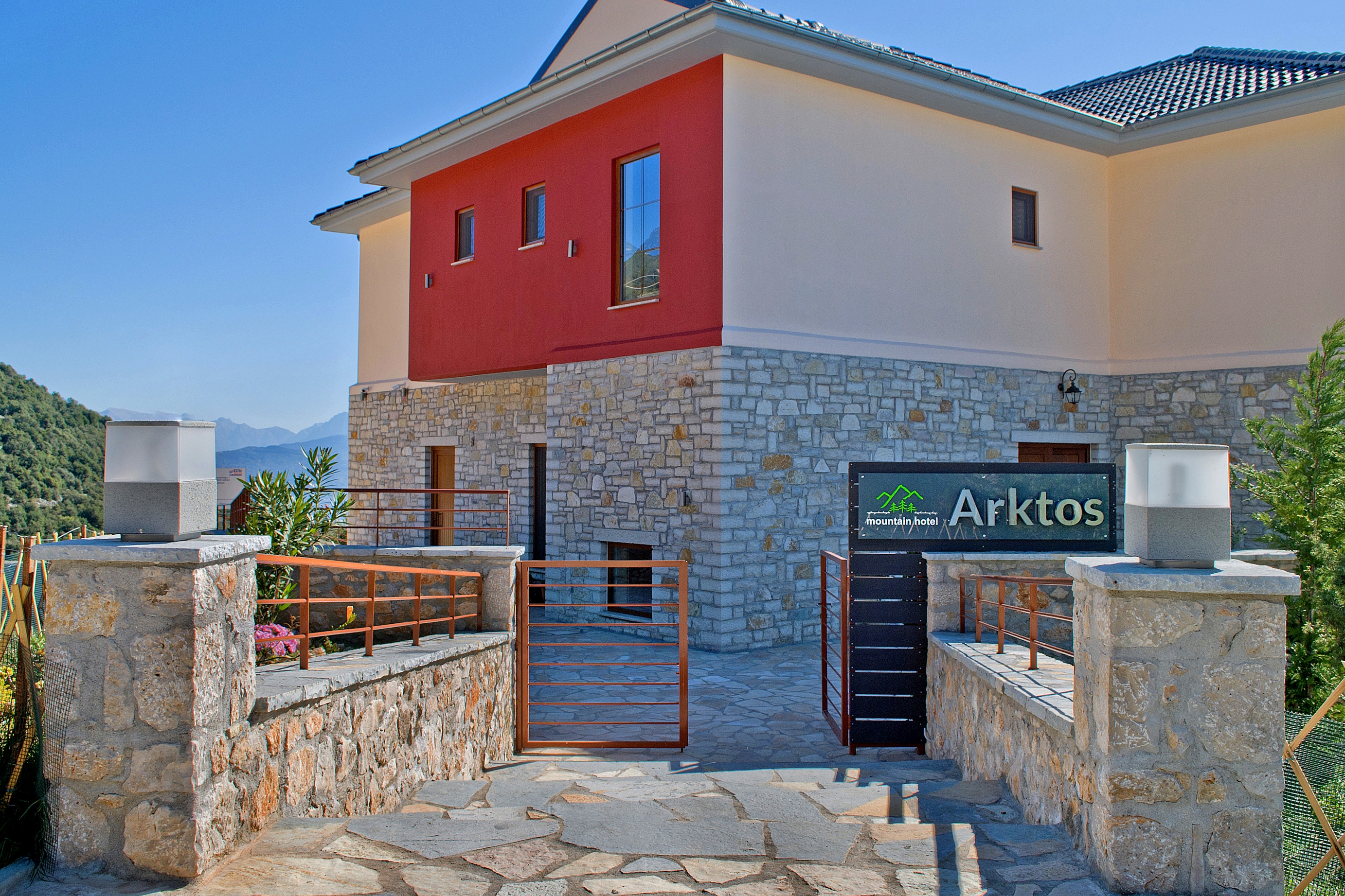 Arktos Hotel