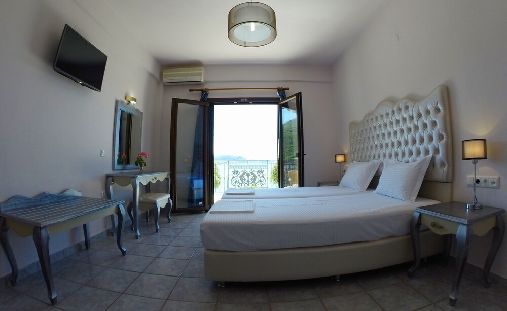 Enjoy Lichnos Bay Village, Camping & Apartments