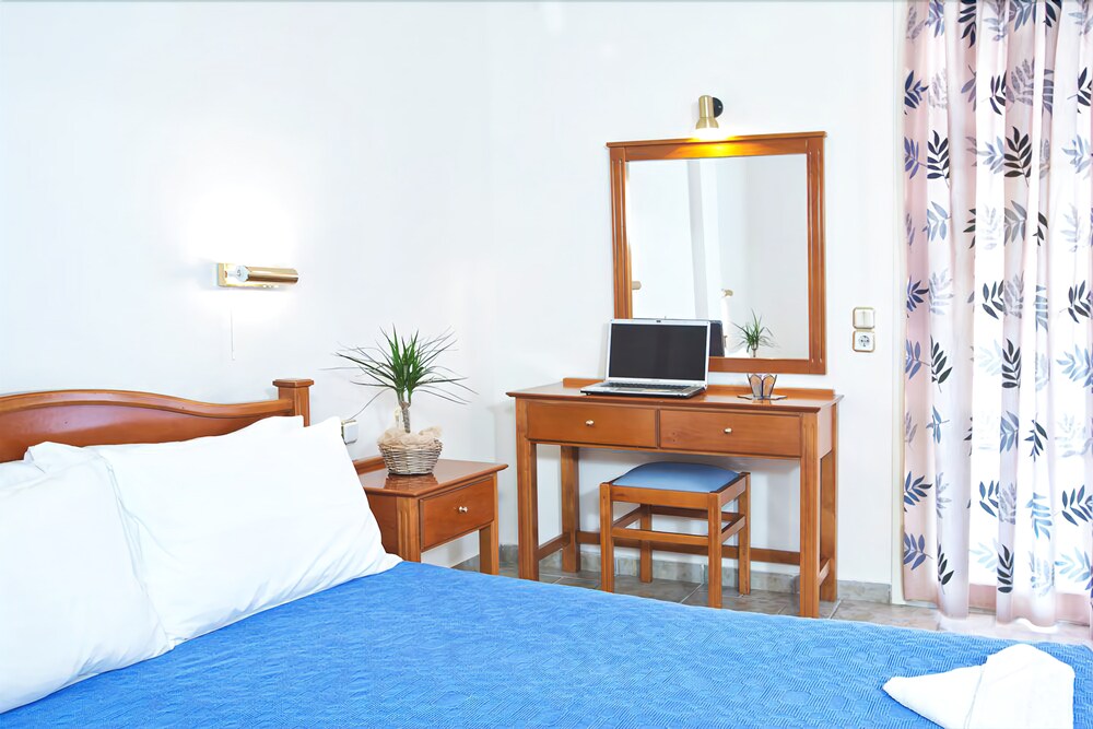 Enjoy Lichnos Bay Village, Camping & Apartments
