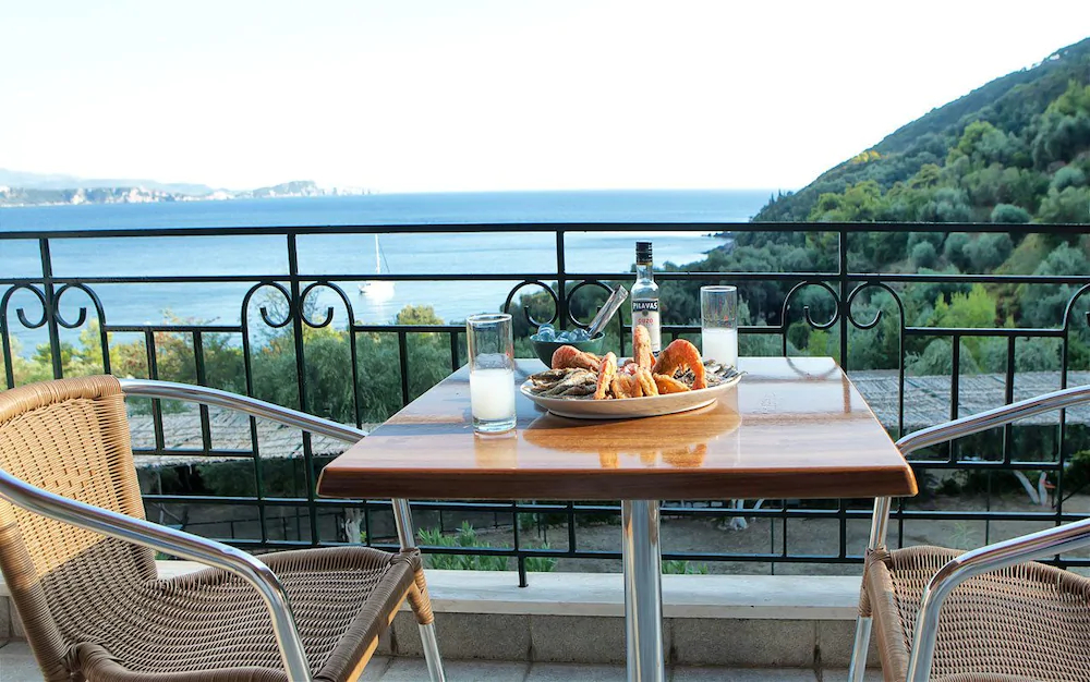 Enjoy Lichnos Bay Village, Camping & Apartments