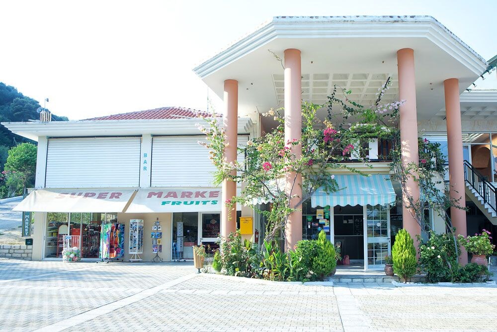 Enjoy Lichnos Bay Village, Camping & Apartments