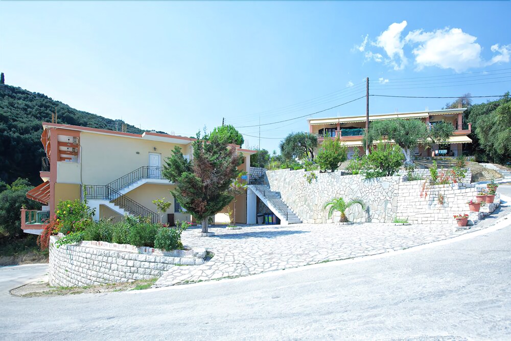 Enjoy Lichnos Bay Village, Camping & Apartments