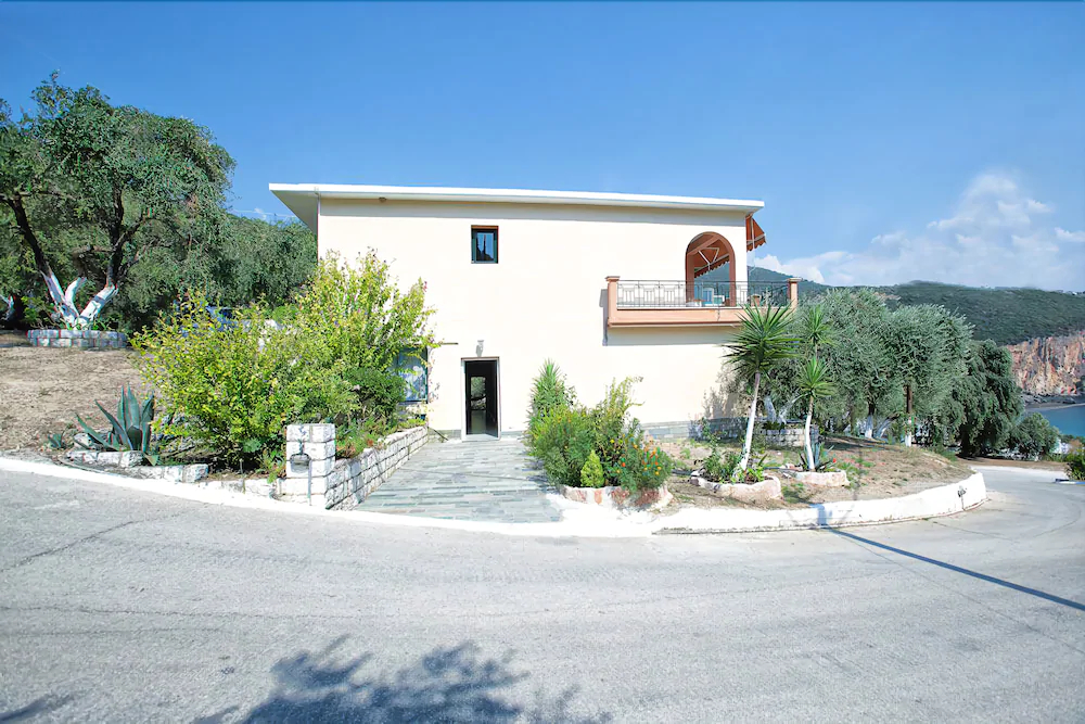 Enjoy Lichnos Bay Village, Camping & Apartments