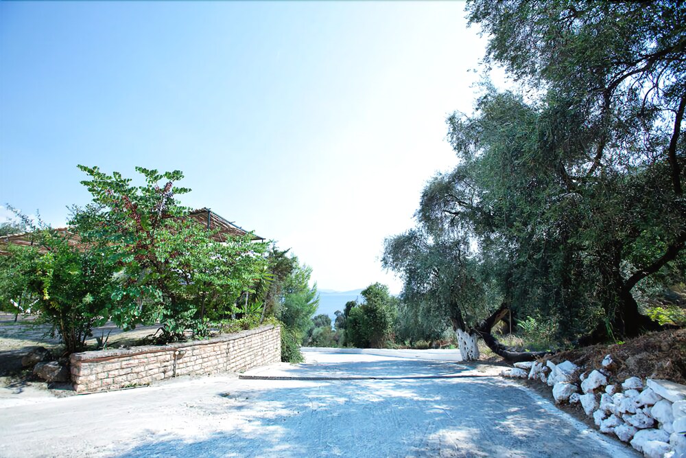Enjoy Lichnos Bay Village, Camping & Apartments