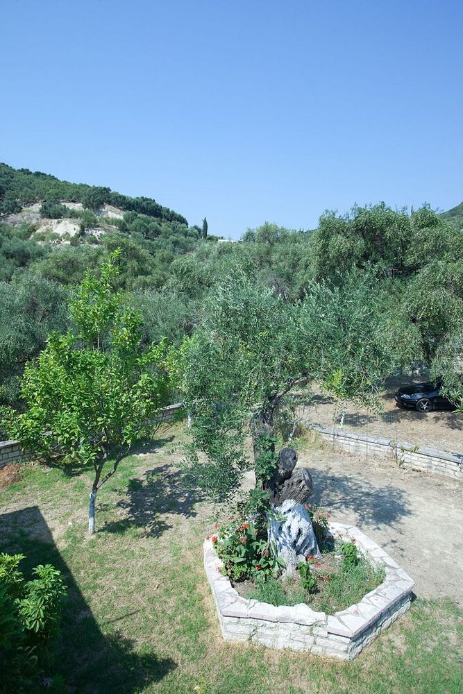 Enjoy Lichnos Bay Village, Camping & Apartments
