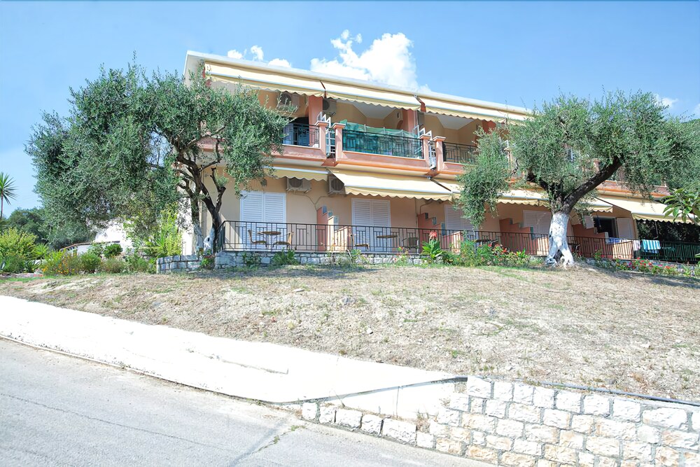 Enjoy Lichnos Bay Village, Camping & Apartments