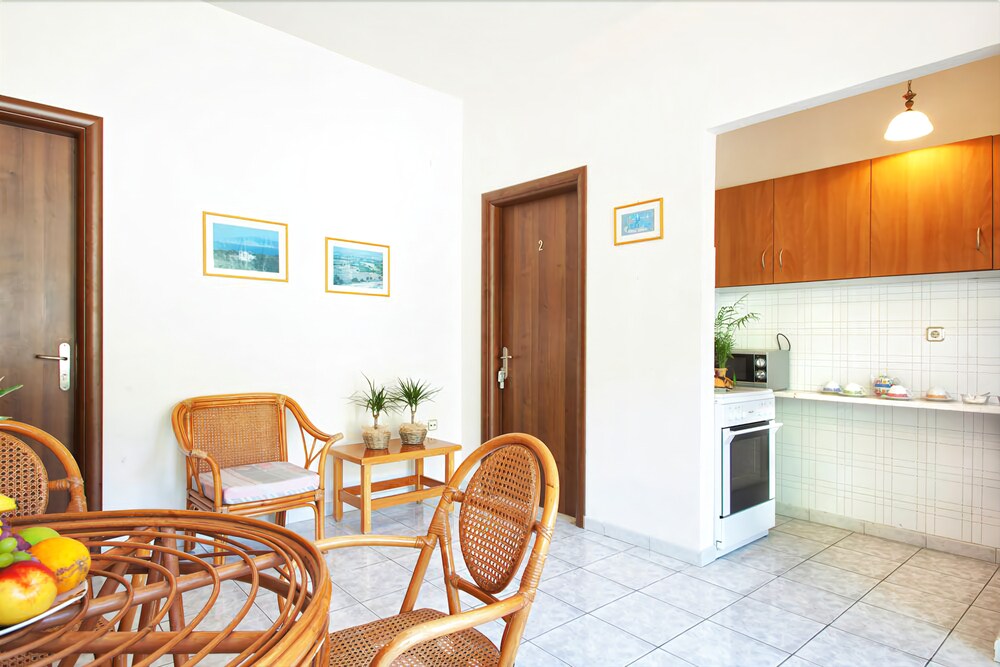 Enjoy Lichnos Bay Village, Camping & Apartments