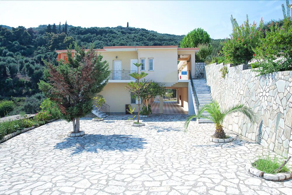 Enjoy Lichnos Bay Village, Camping & Apartments