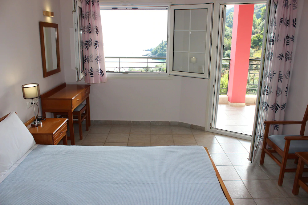 Enjoy Lichnos Bay Village, Camping & Apartments