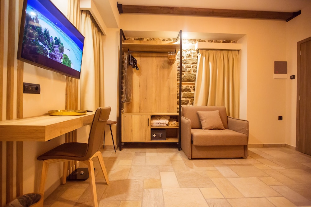 Adryades Luxury Apartments